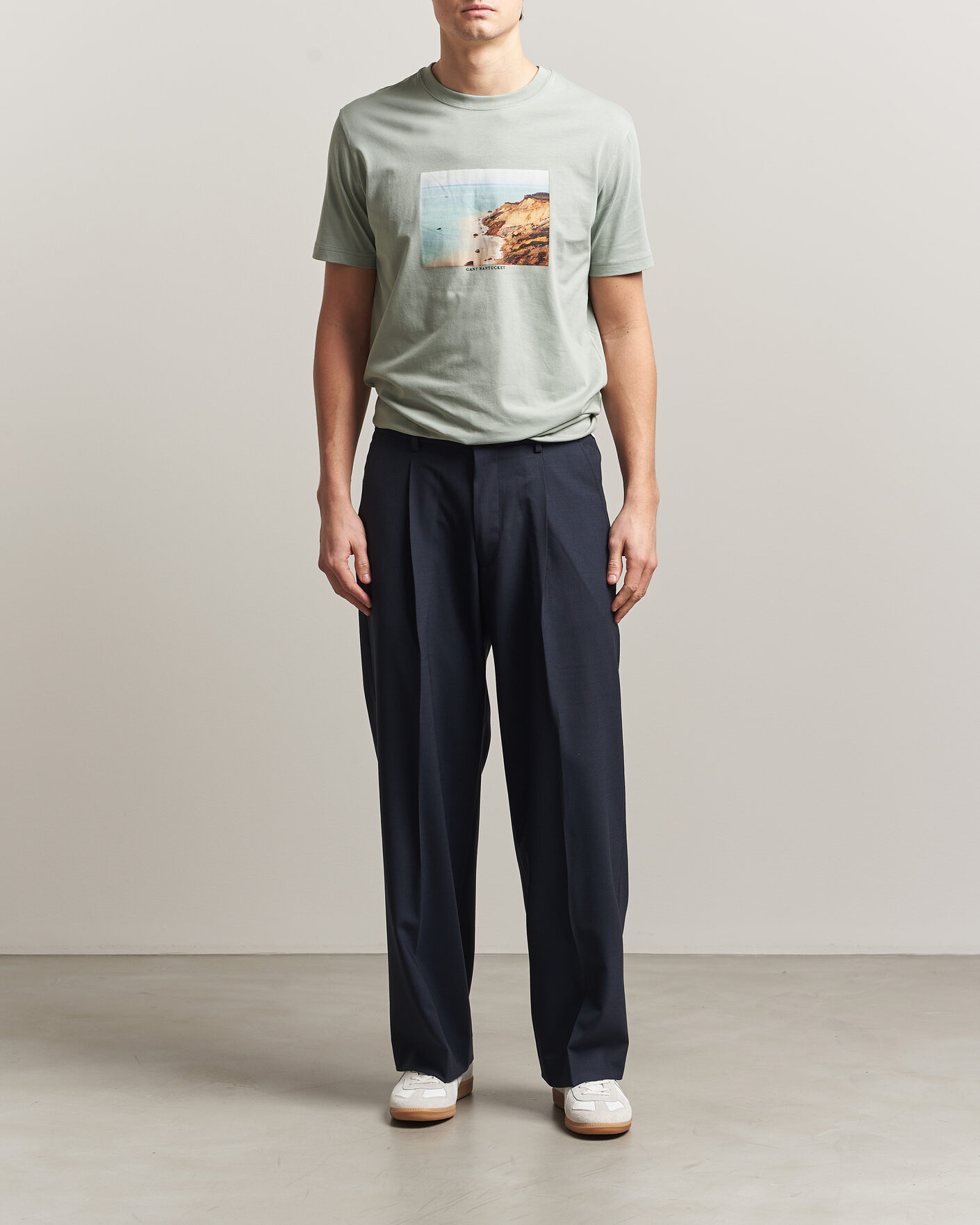 Herre | T-Shirts | GANT | Scenery Graphic Crew Neck T-Shirt Ceramic Grey