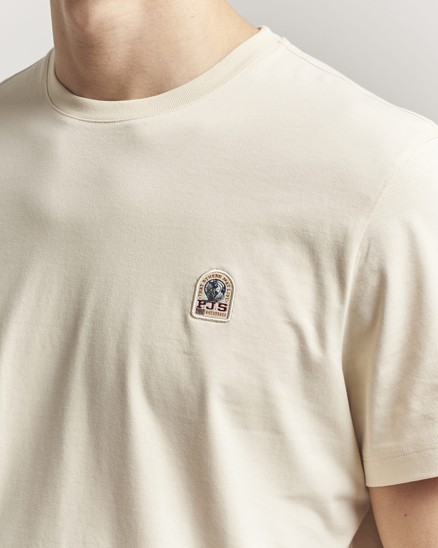 Herre | T-Shirts | Parajumpers | Patch Crew Neck T-Shirt Bone