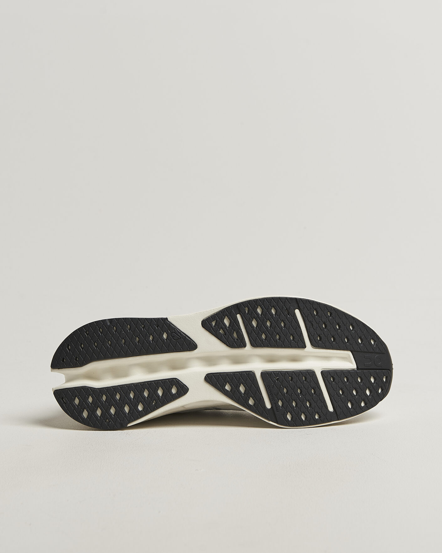 Herre | Løpesko | On | Cloudsurfer Max White/White