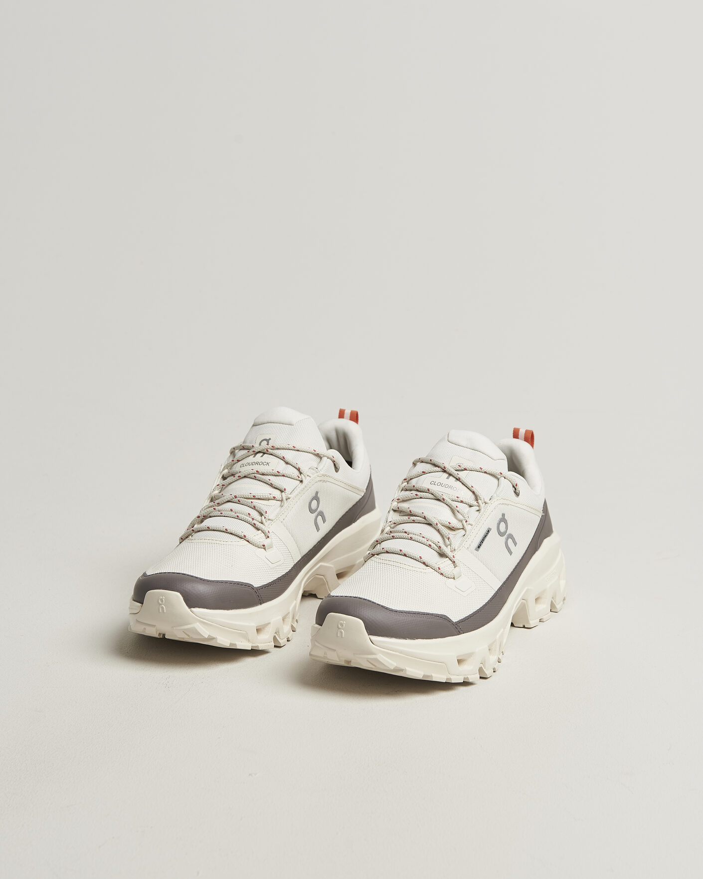 Herre | Trail Sneakers | On | Cloudrock Low Waterproof Ivory/Ivory