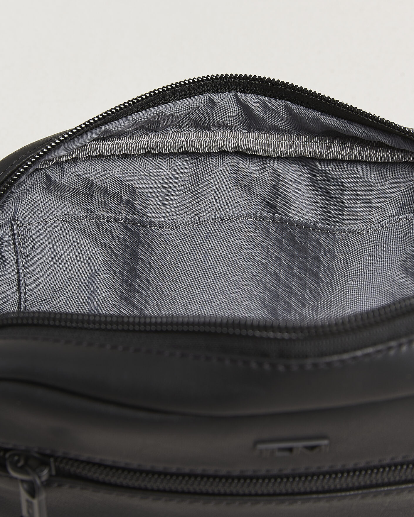 Herre | Vesker | TUMI | Leather Zip-Around Case Black