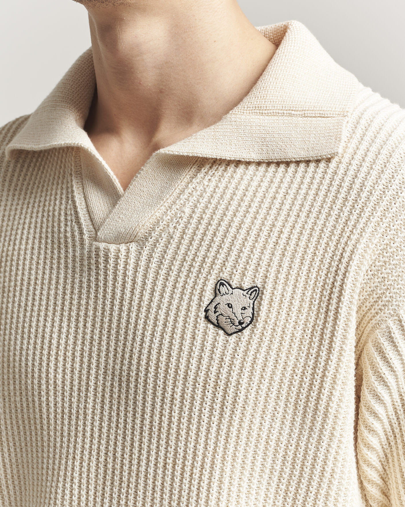 Herre | Pikéer | Maison Kitsuné | Tonal Fox Head Rib Knitted Polo Sandshell