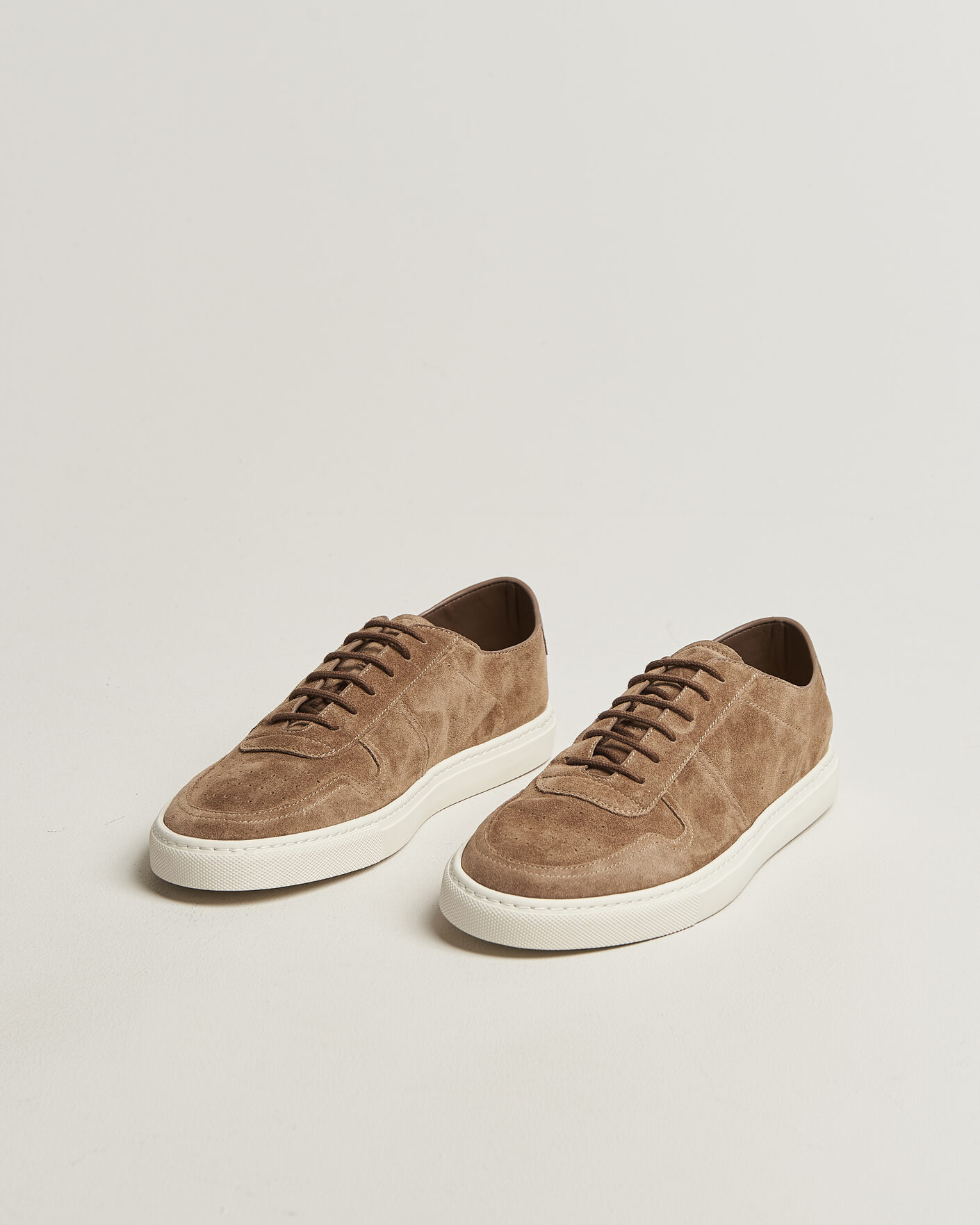 Herre | Sneakers | Common Projects | BBall Slim Deconstructed Suede Sneaker Taupe