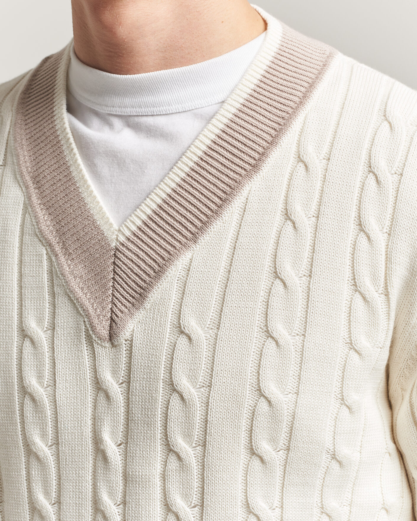 Herre | Gensere | Morgano | Cable Knitted Cotton V-Neck White/Beige