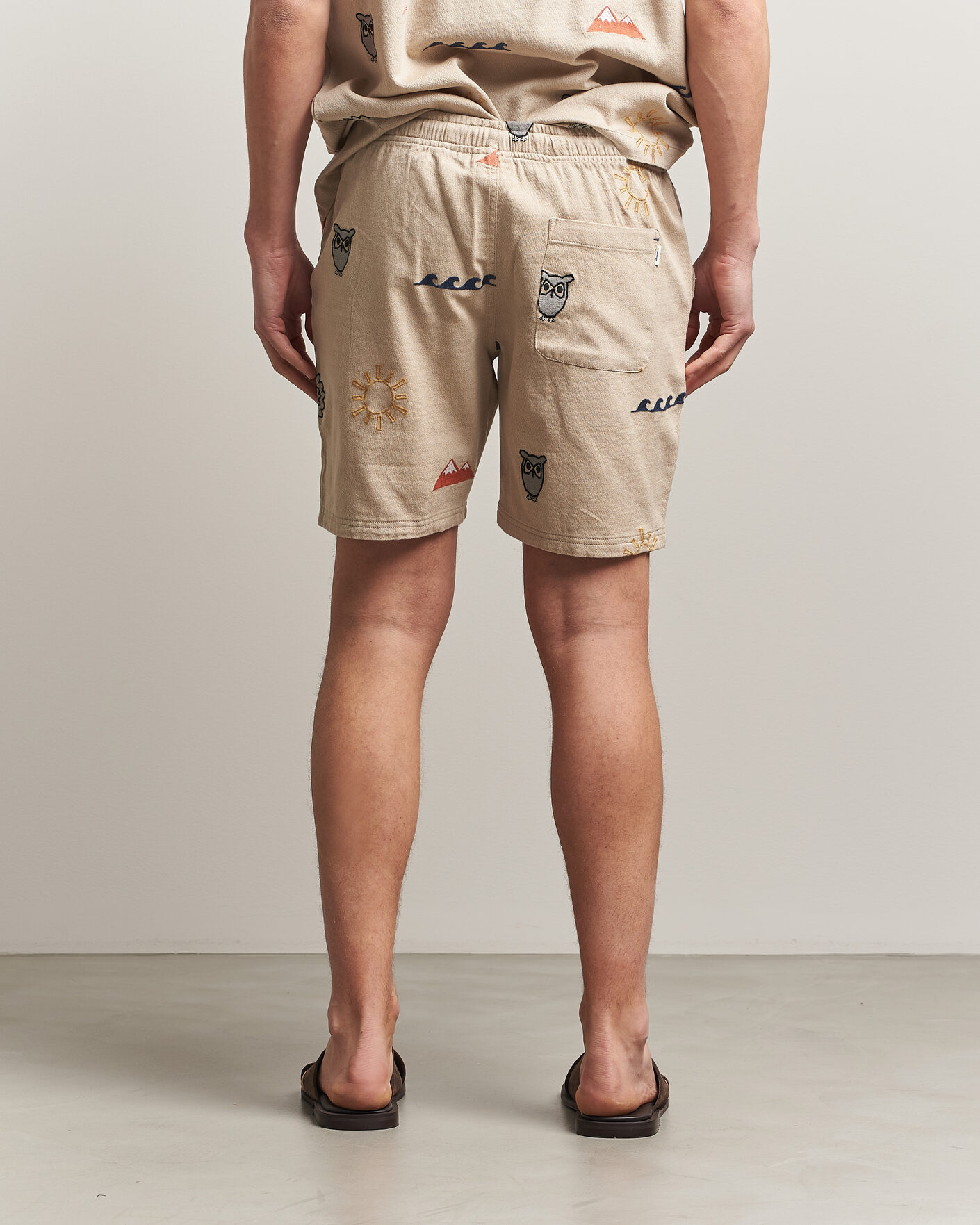 Herre | Shorts | KnowledgeCotton Apparel | Loose Embroidery Shorts Light Feather Grey
