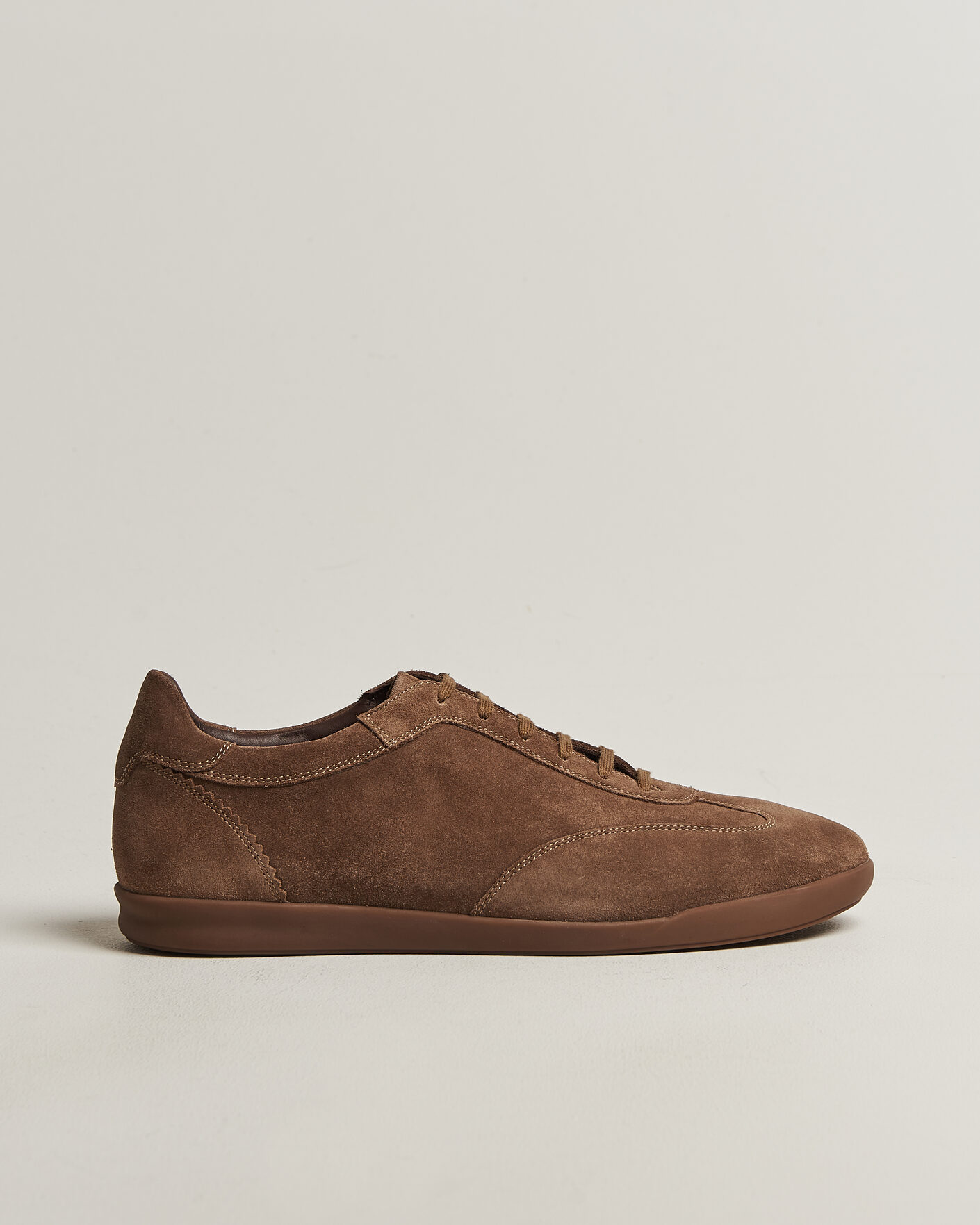 Herre | Sneakers | Loake Shoemakers | Mayfair Suede Dress Sneaker Flint