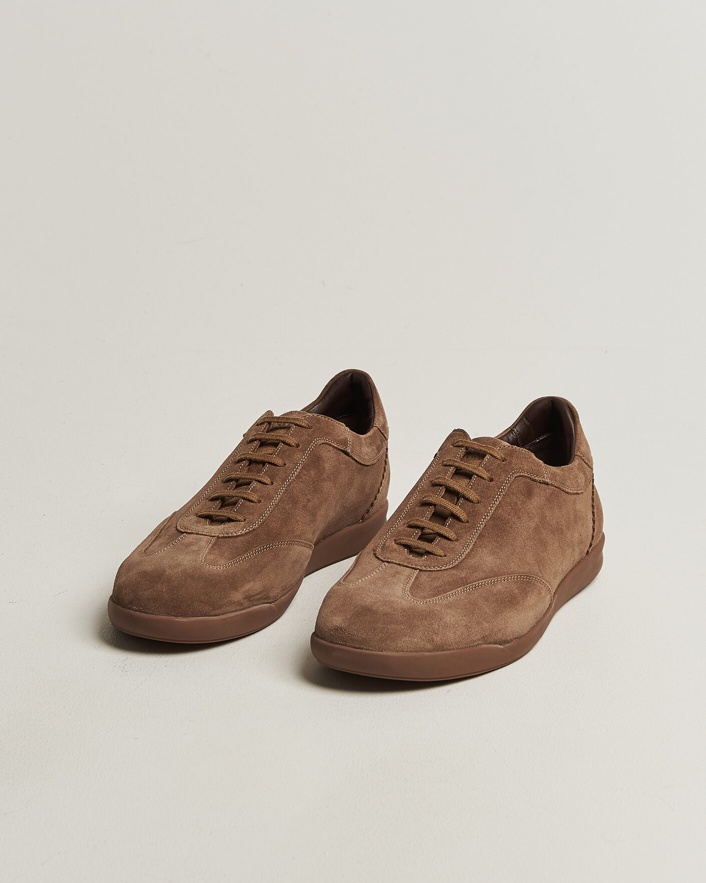 Herre | Sneakers | Loake Shoemakers | Mayfair Suede Dress Sneaker Flint