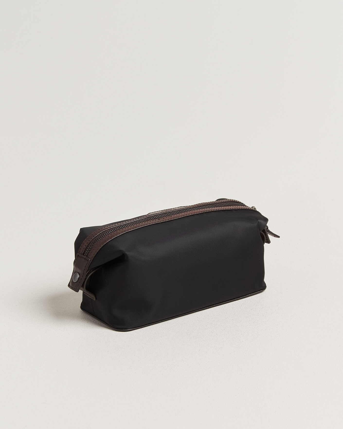 Herre | Vesker | Loake Shoemakers | Welland Nylon/Leather Washbag Black
