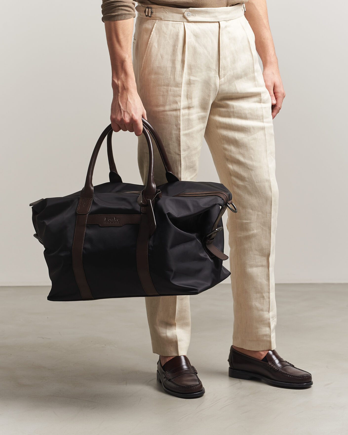 Herre | Vesker | Loake Shoemakers | Gower Nylon/Leather Holdall Black