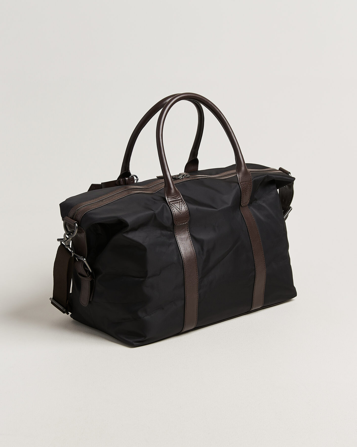 Herre | Vesker | Loake Shoemakers | Gower Nylon/Leather Holdall Black