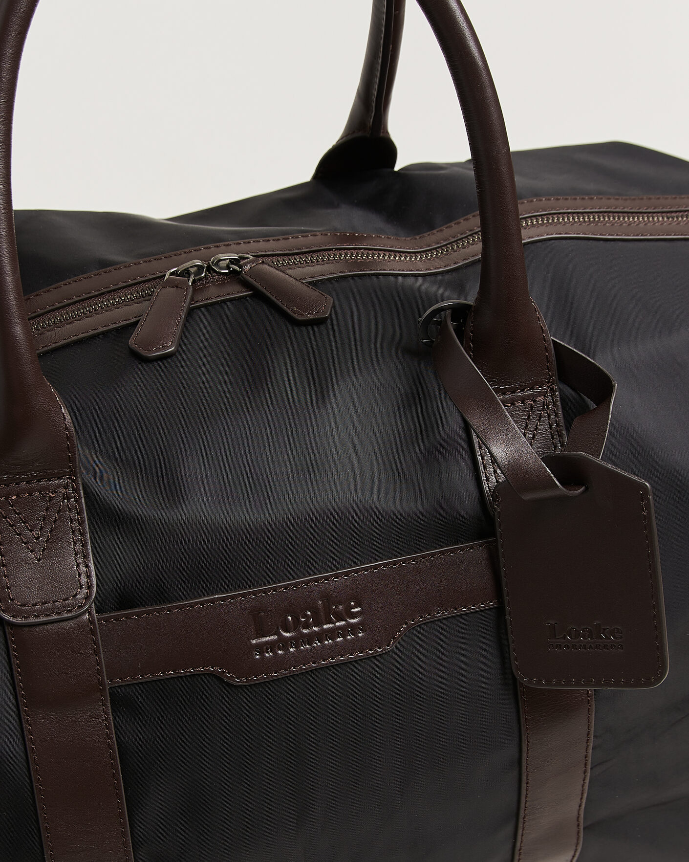 Herre | Vesker | Loake Shoemakers | Gower Nylon/Leather Holdall Black