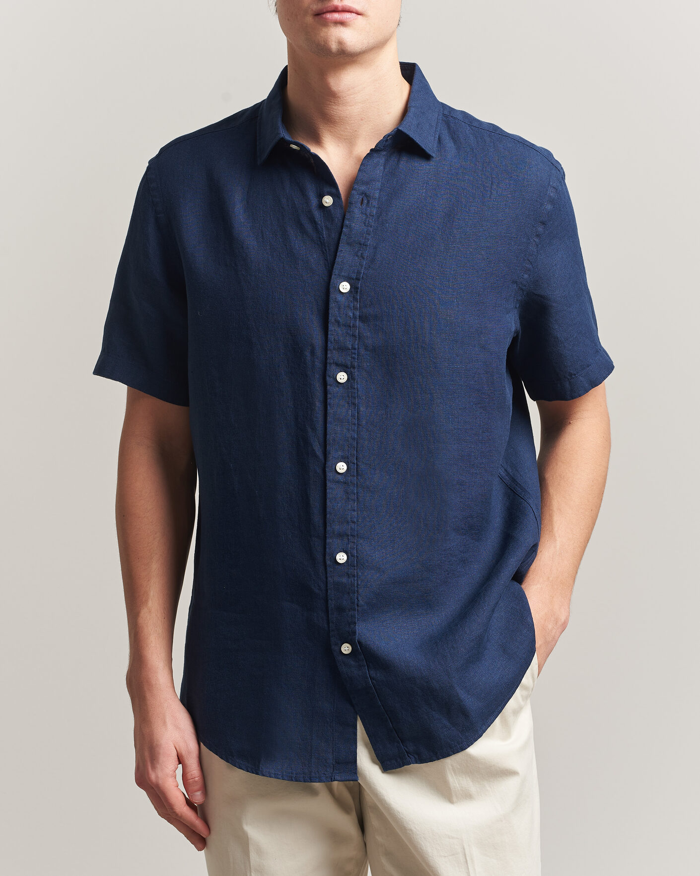 Herre | Skjorter | Charles Tyrwhitt | Pure Linen Short Sleeve Slim Fit Shirt Navy