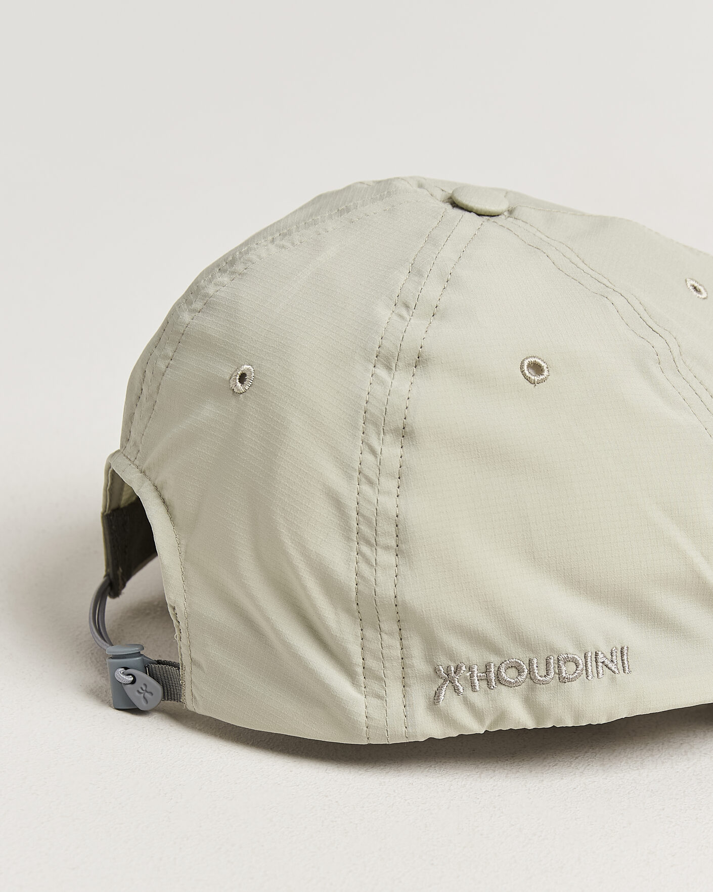 Houdini C9 Cap Greenish Grey hos CareOfCarl.no