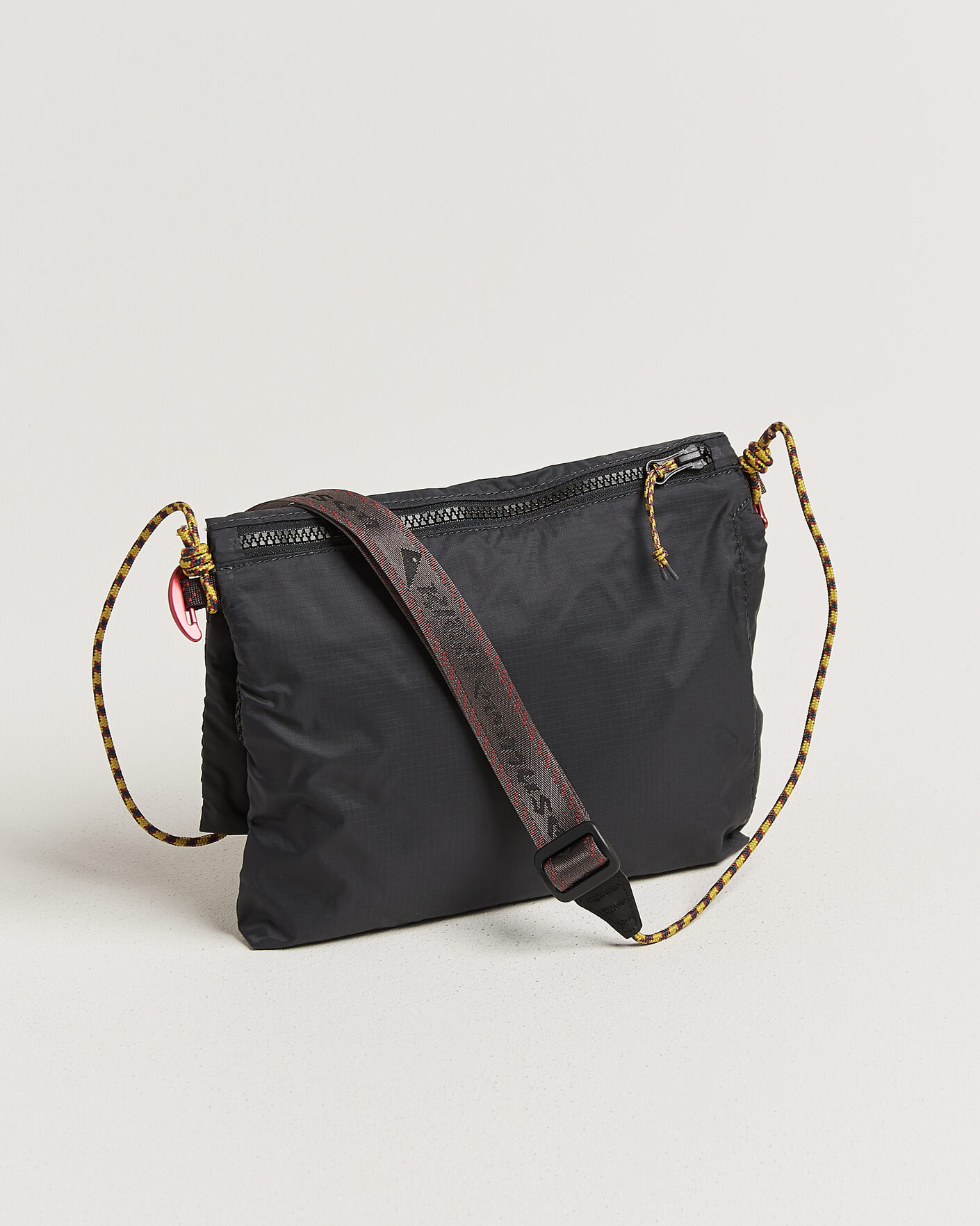 Herre | Vesker | Klättermusen | Algir Foldover Bag Raven