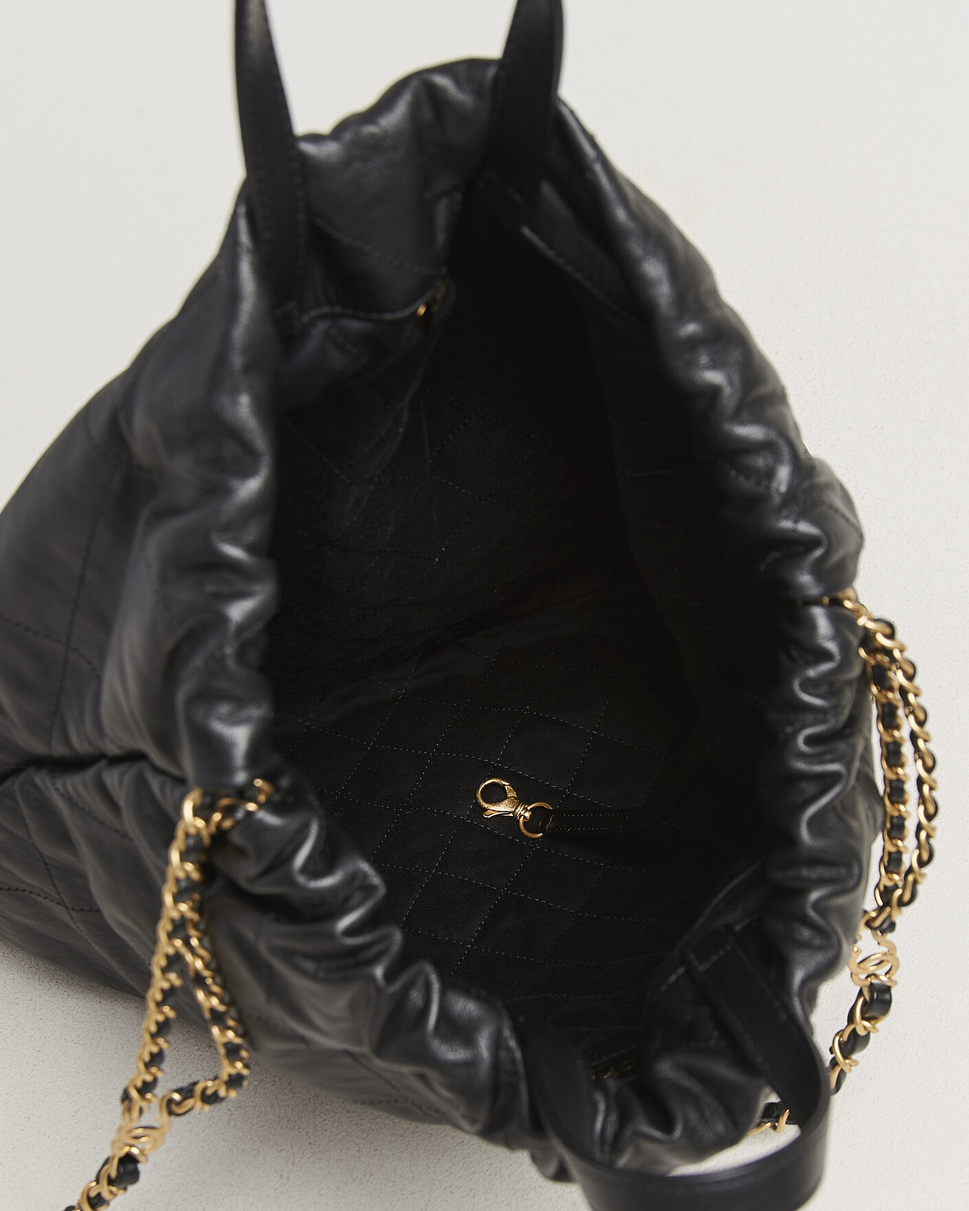 Herre | Pre-Owned & Vintage Bags | Chanel Pre-Owned | Chanel 22 Backpack Black