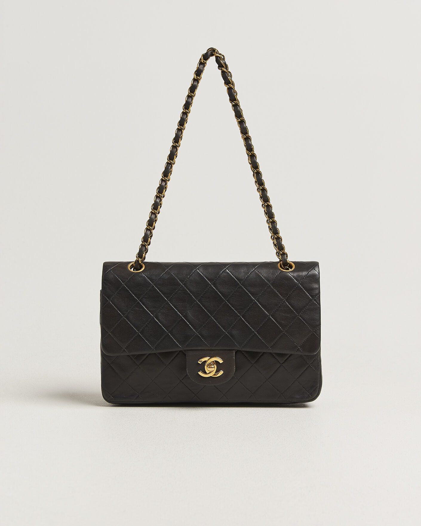 Herre | Pre-Owned & Vintage Bags | Chanel Pre-Owned | Classic Medium Double Flap Bag Black