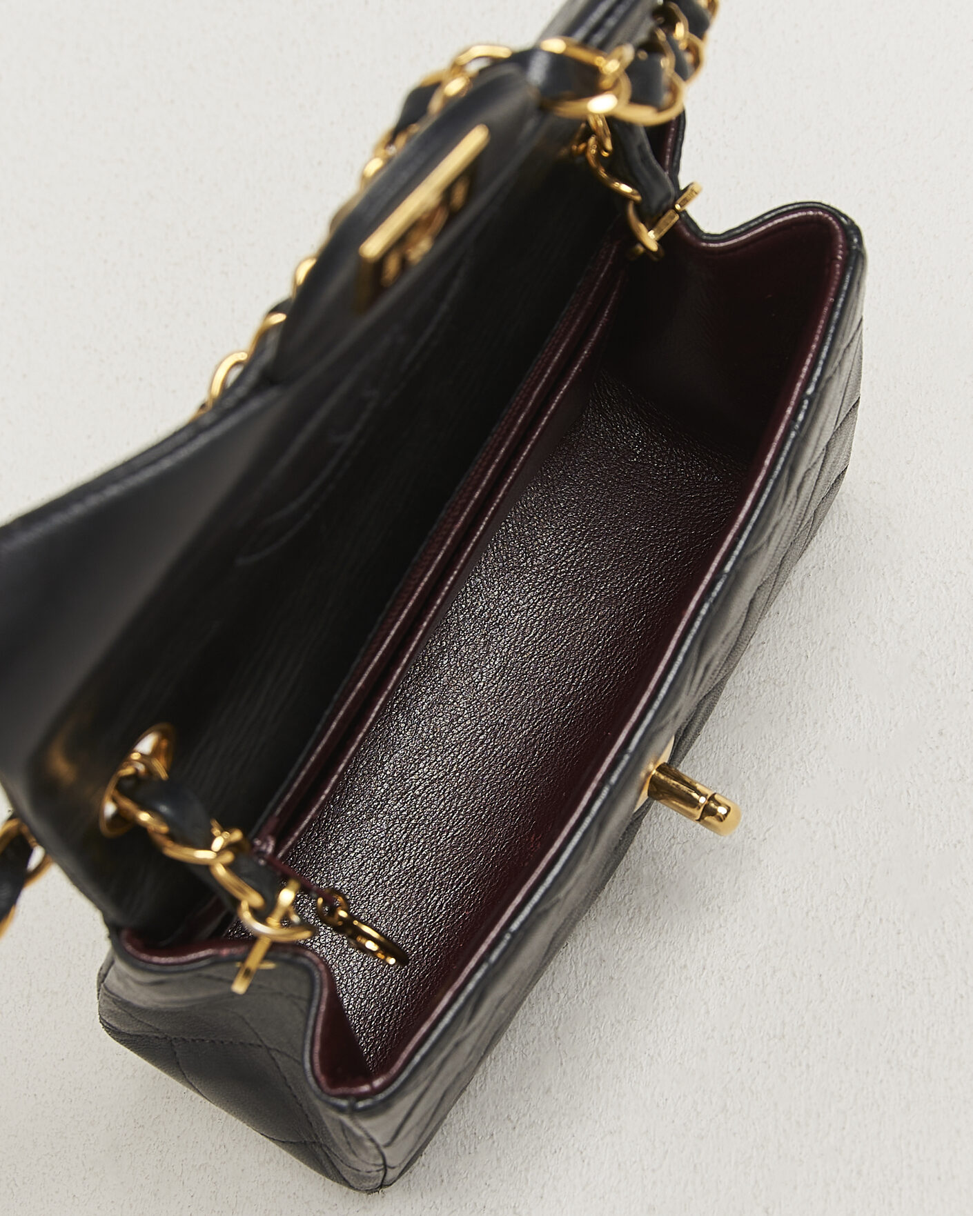 Herre | Pre-Owned & Vintage Bags | Chanel Pre-Owned | Classic Mini Single Flap Square Bag Black