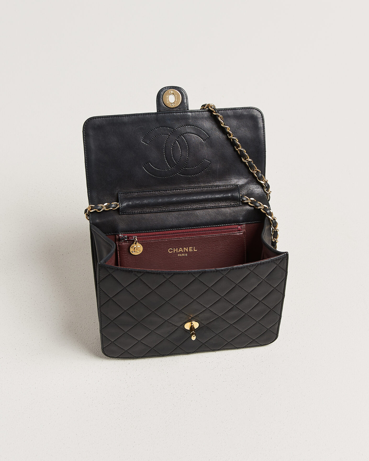 Herre | Pre-Owned & Vintage Bags | Chanel Pre-Owned | Single Flap Bag Black