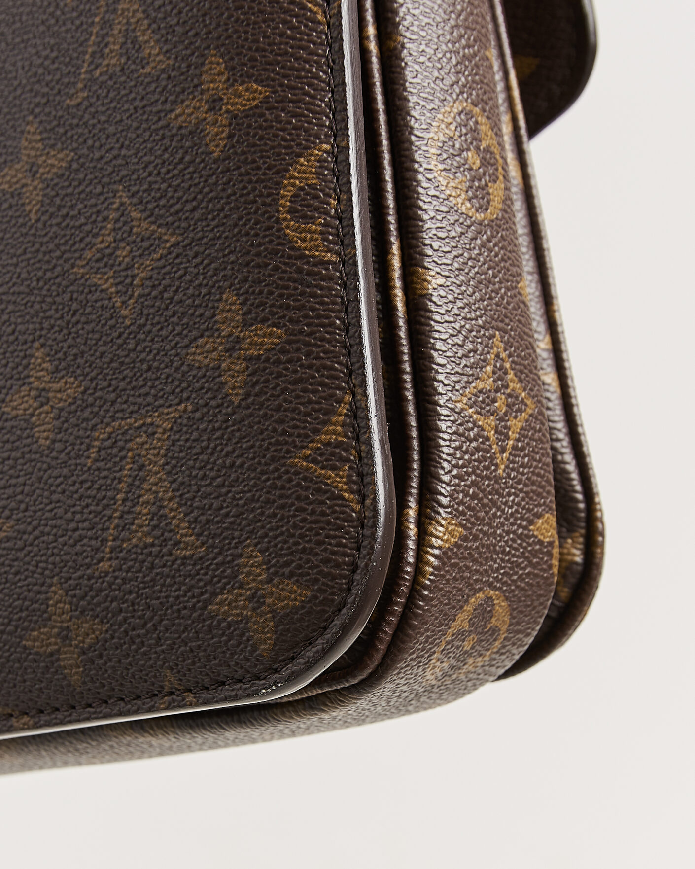 Herre | Pre-Owned & Vintage Bags | Louis Vuitton Pre-Owned | Pochette Métis Monogram