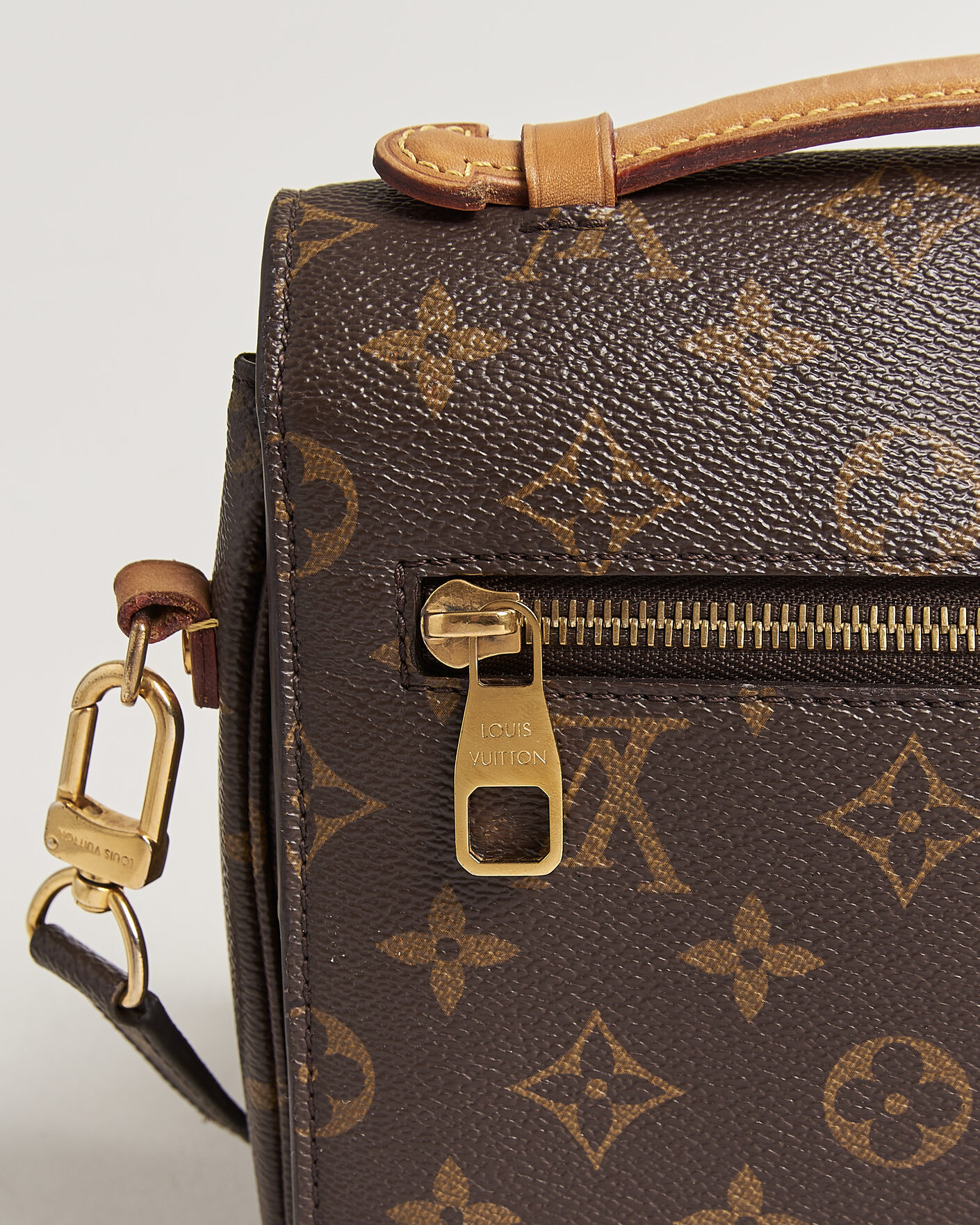 Herre | Pre-Owned & Vintage Bags | Louis Vuitton Pre-Owned | Pochette Métis Monogram