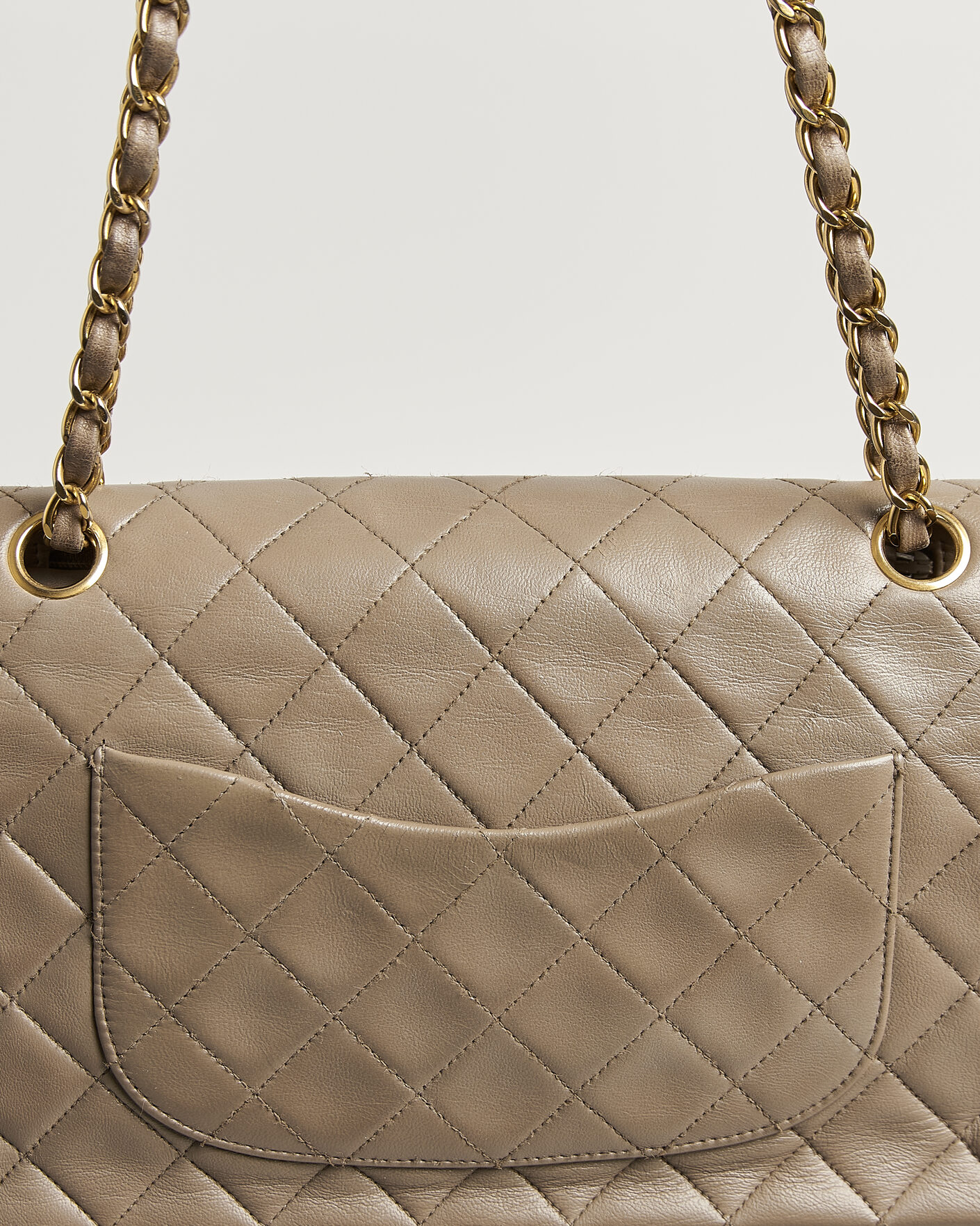 Herre | Pre-Owned & Vintage Bags | Chanel Pre-Owned | Classic Medium Double Flap Bag Lambskin Beige