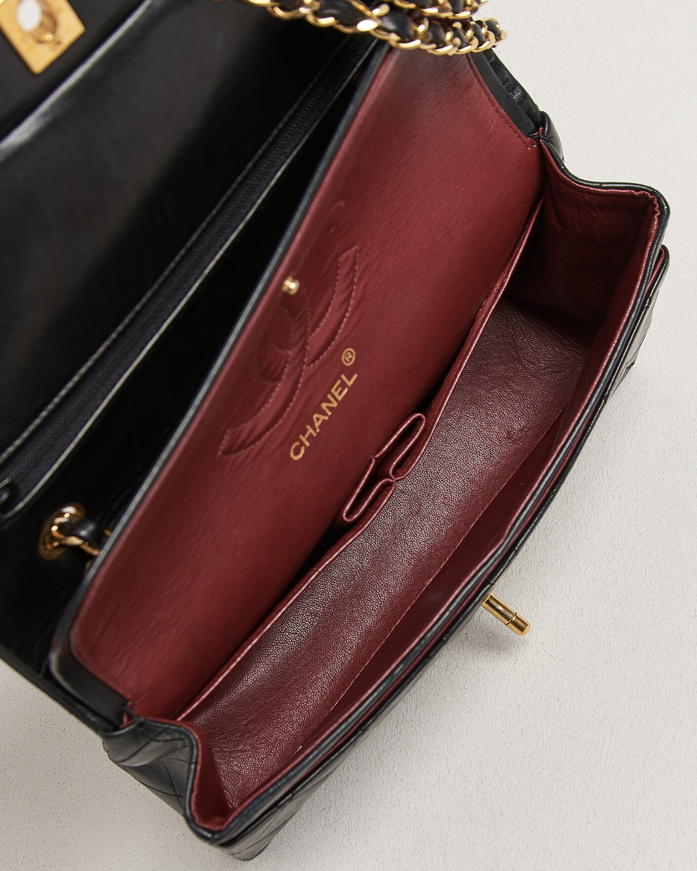 Herre | Pre-Owned & Vintage Bags | Chanel Pre-Owned | Classic Medium Double Flap Bag Lambskin Black