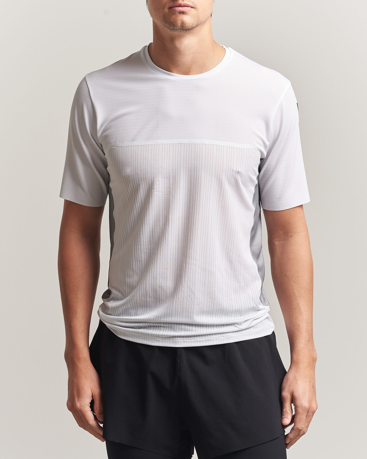 Herre | T-Shirts | SOAR Running | Hot Weather Tee White/Silver