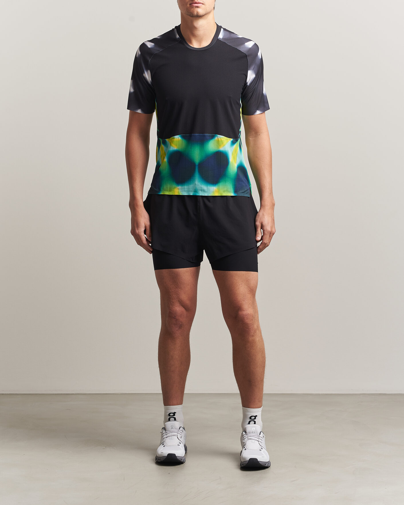 Herre | T-Shirts | SOAR Running | Trail Race Top Black/Fade Grey