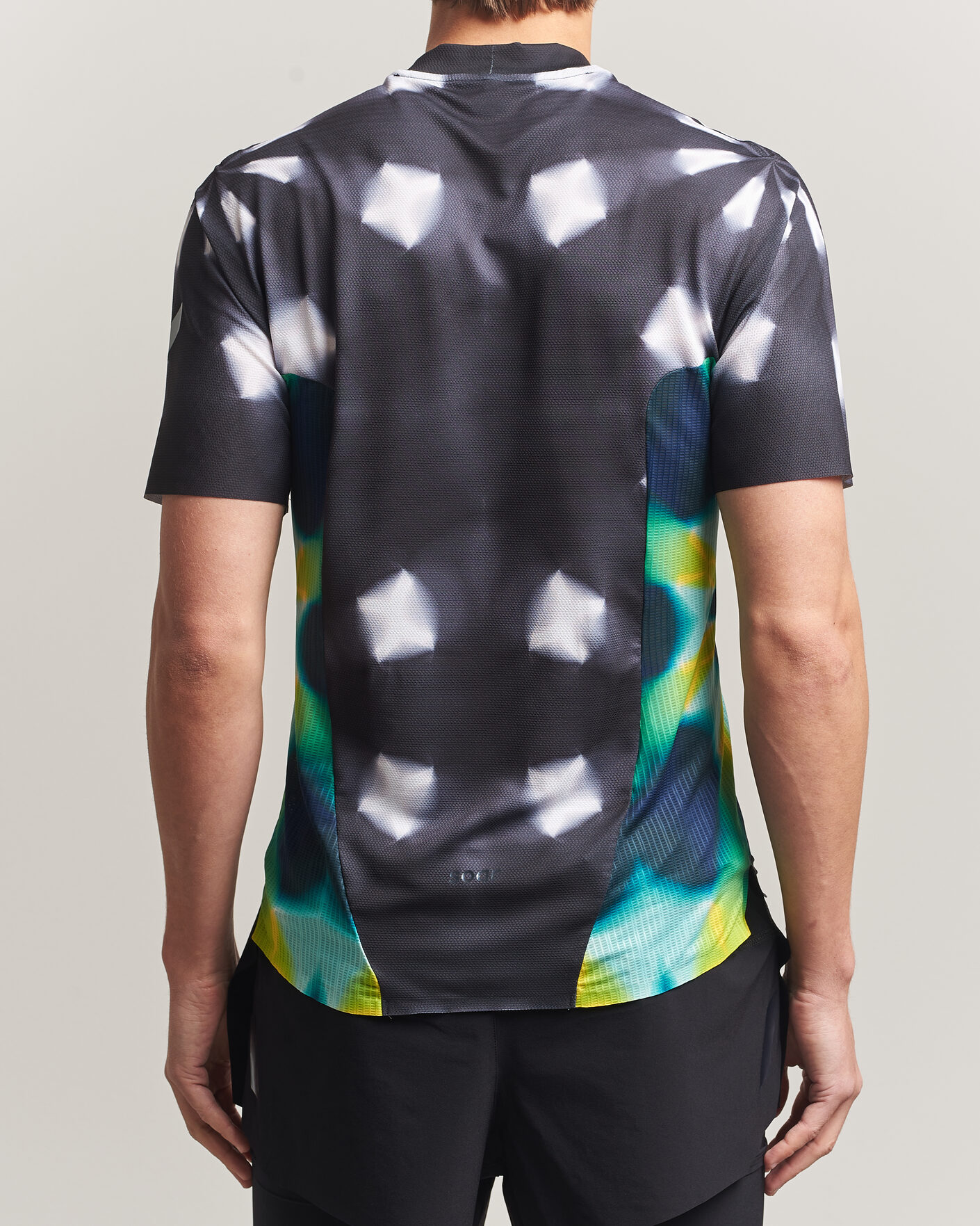 Herre | T-Shirts | SOAR Running | Trail Race Top Black/Fade Grey