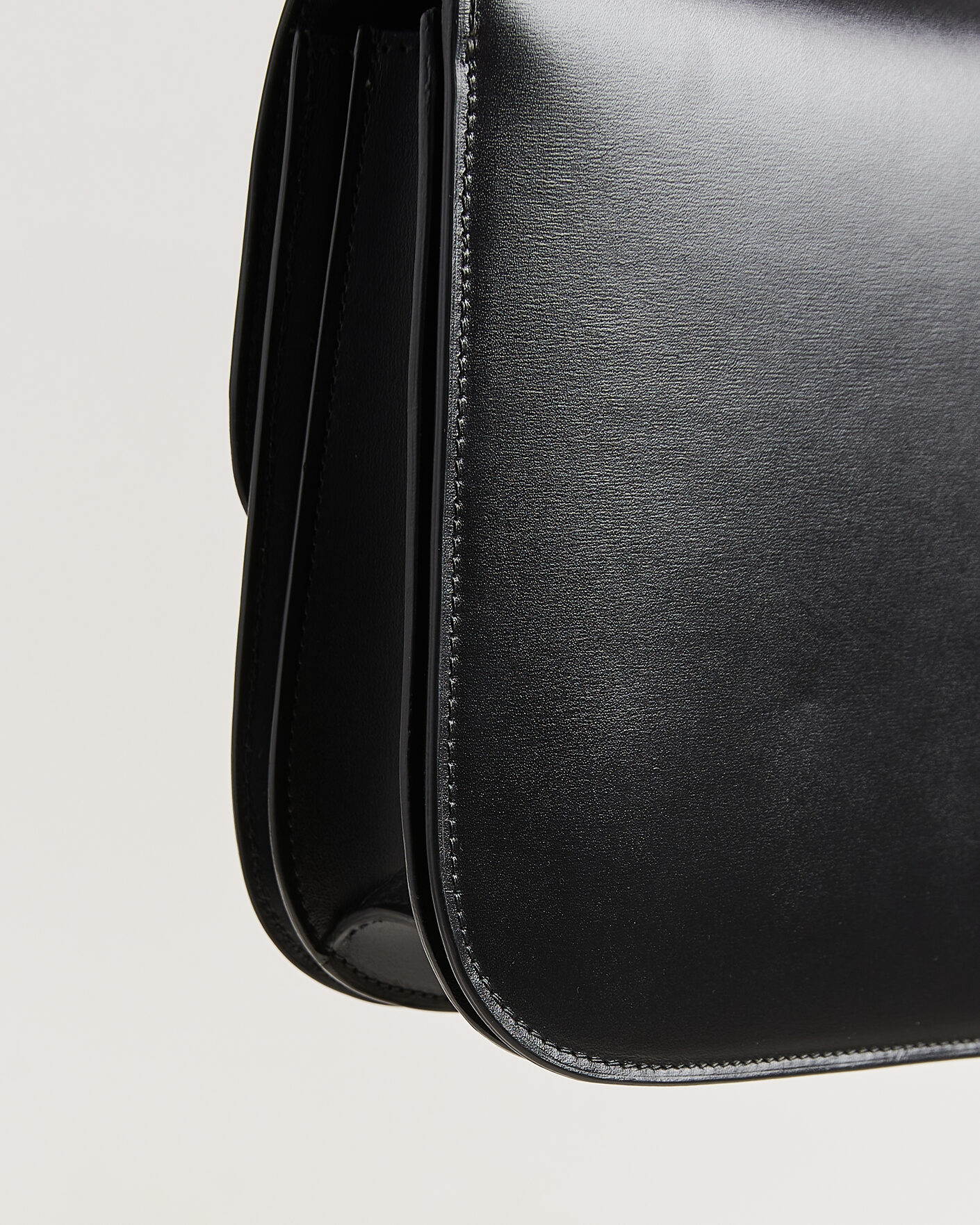 Herre | Pre-Owned & Vintage Bags | Celine Pre-Owned | Box Bag Medium Black