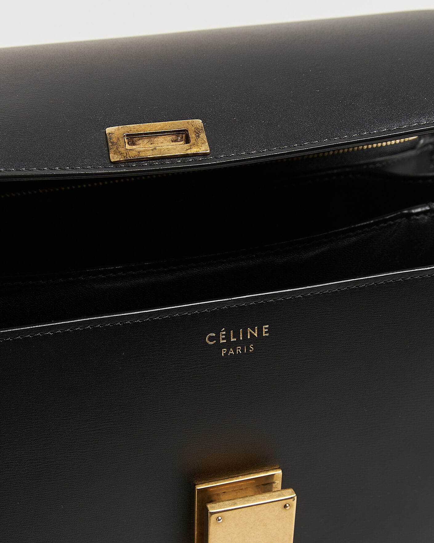 Herre | Pre-Owned & Vintage Bags | Celine Pre-Owned | Box Bag Medium Black