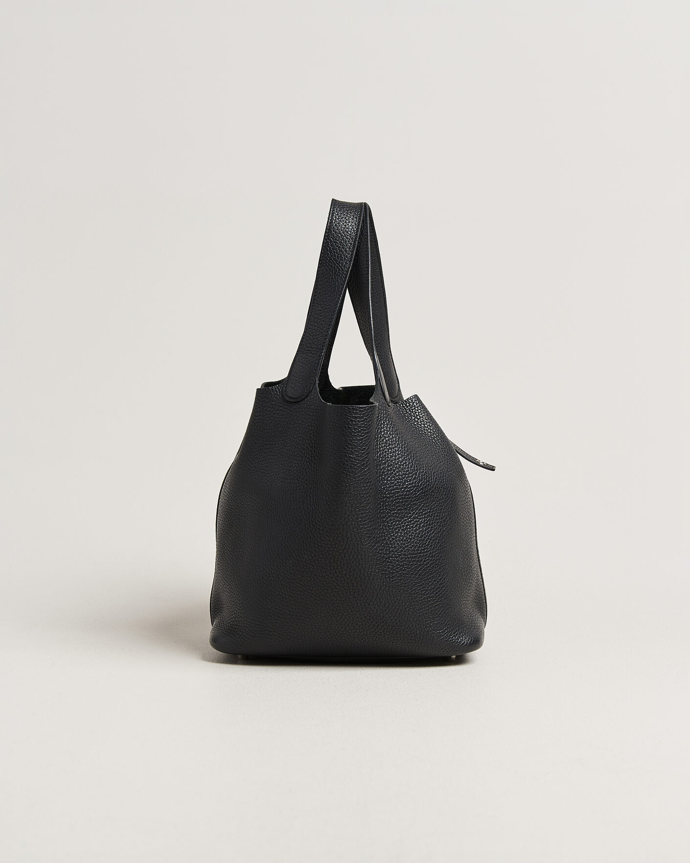 Herre | Pre-Owned & Vintage Bags | Hermès Pre-Owned | Picotin Lock 22 Taurillon Clemence Leather Black