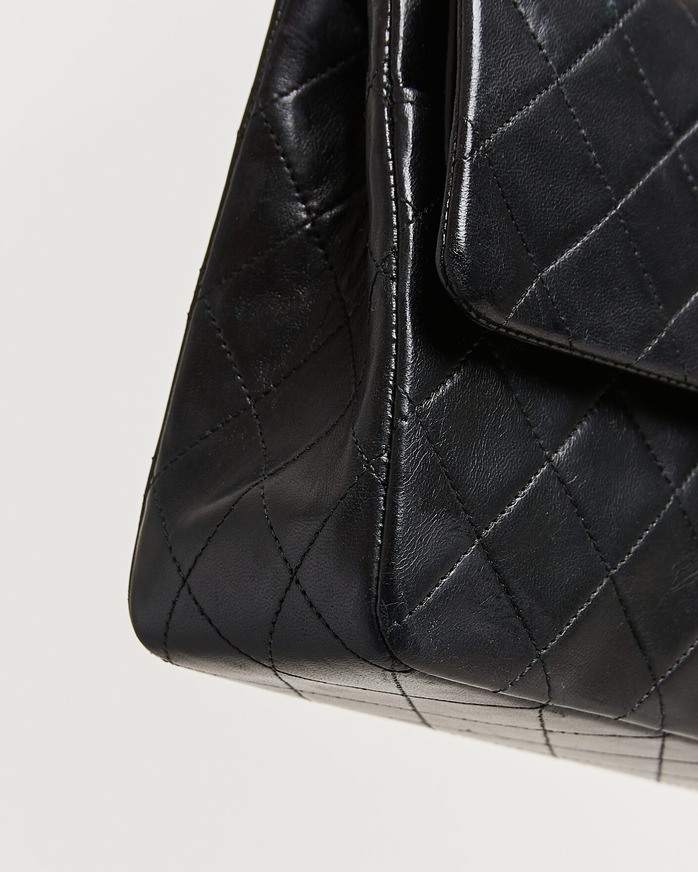 Herre | Pre-Owned & Vintage Bags | Chanel Pre-Owned | Classic Medium Double Flap Bag Lambskin Black