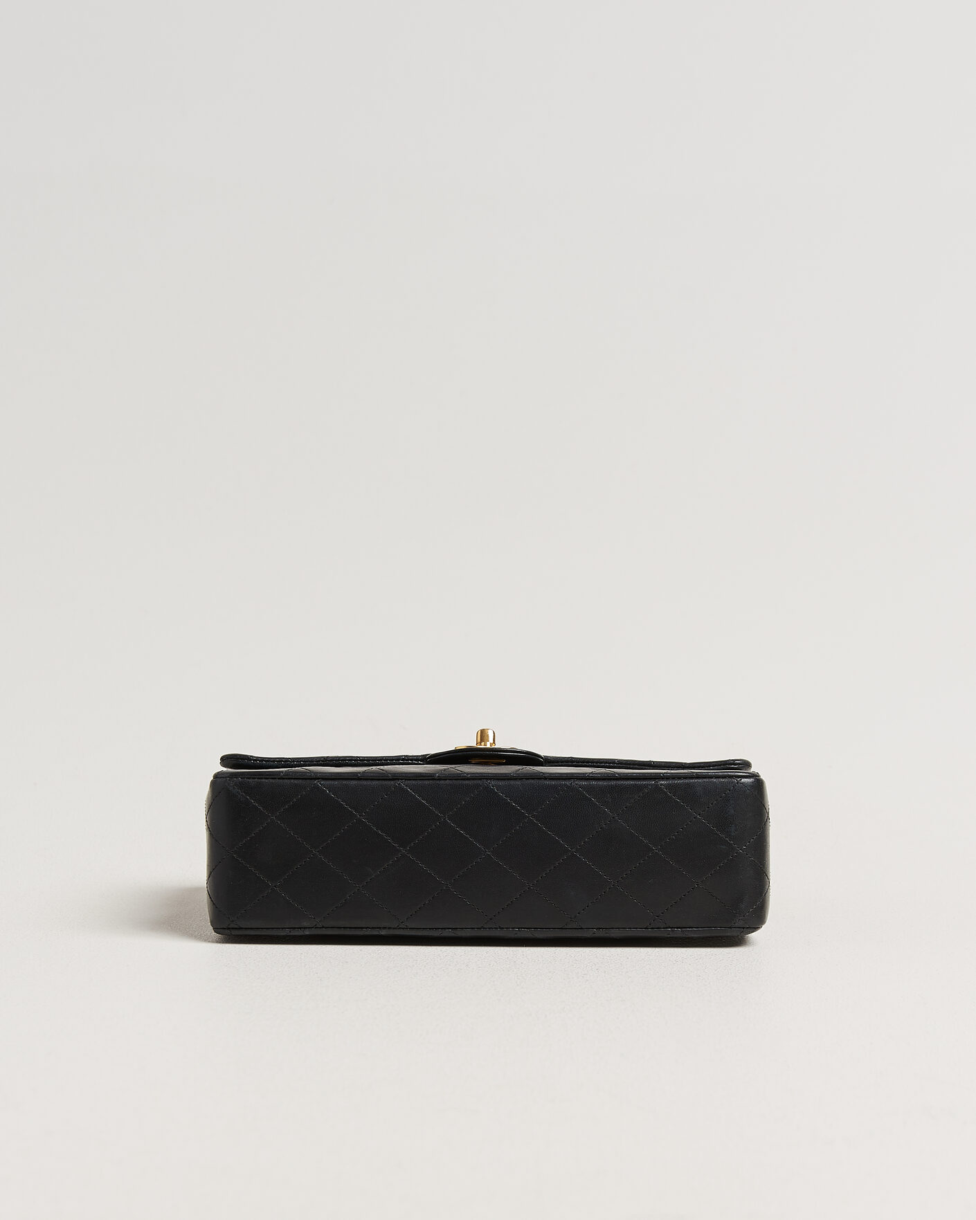 Herre | Pre-Owned & Vintage Bags | Chanel Pre-Owned | Classic Medium Double Flap Bag Lambskin Black