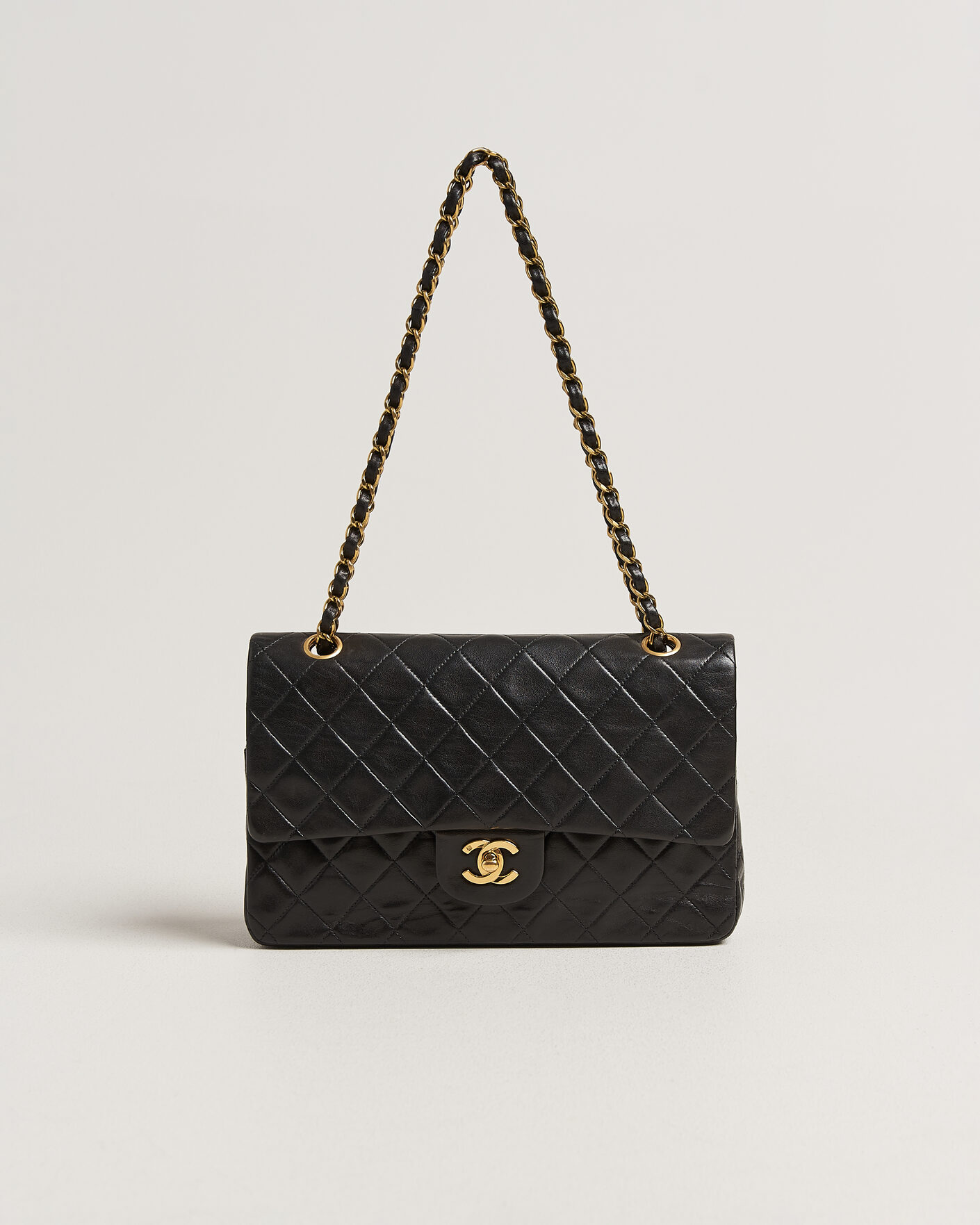 Herre | Pre-Owned & Vintage Bags | Chanel Pre-Owned | Classic Medium Double Flap Bag Lambskin Black