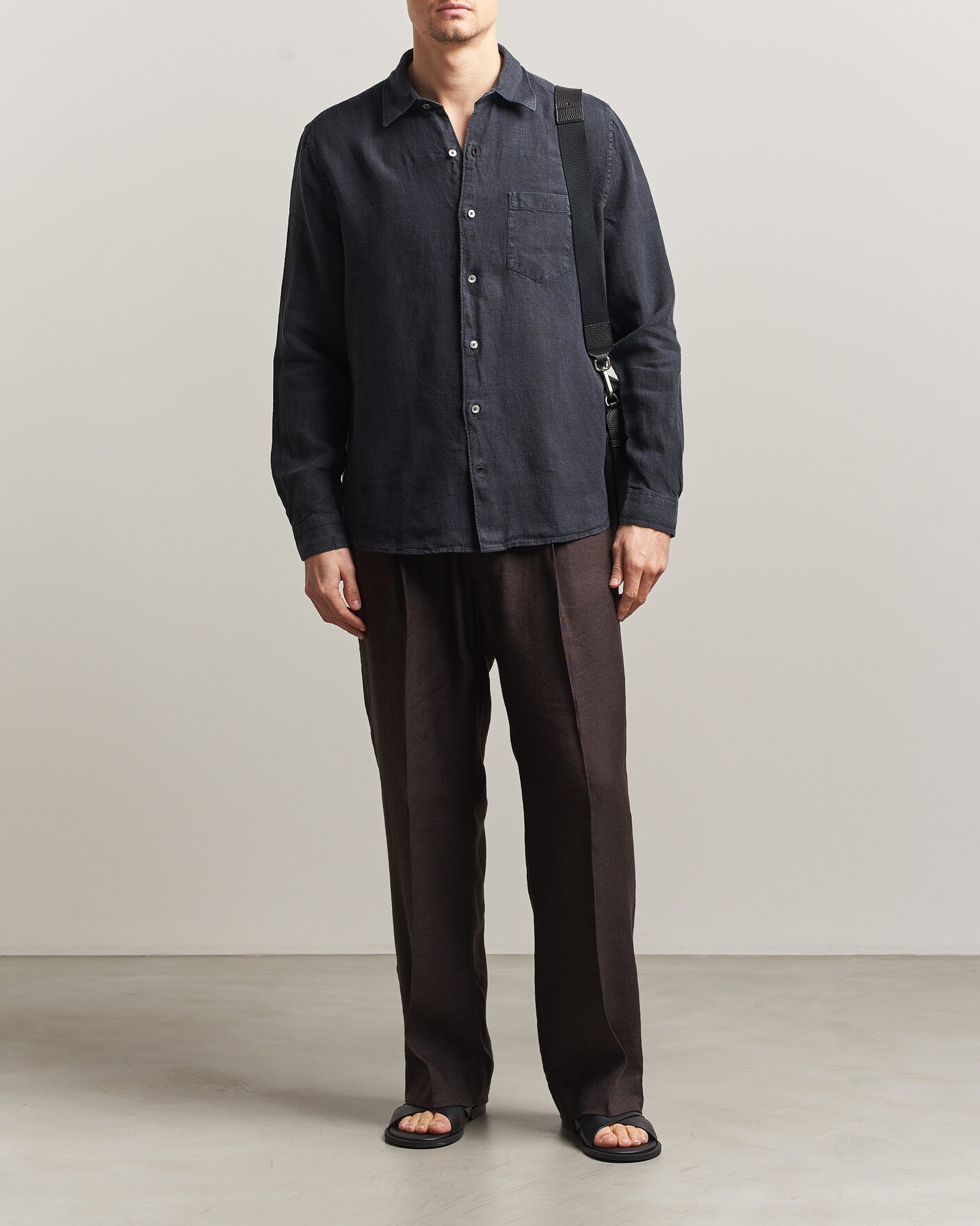 Herre | Skjorter | A Day's March | Daintree Linen Shirt Off Black