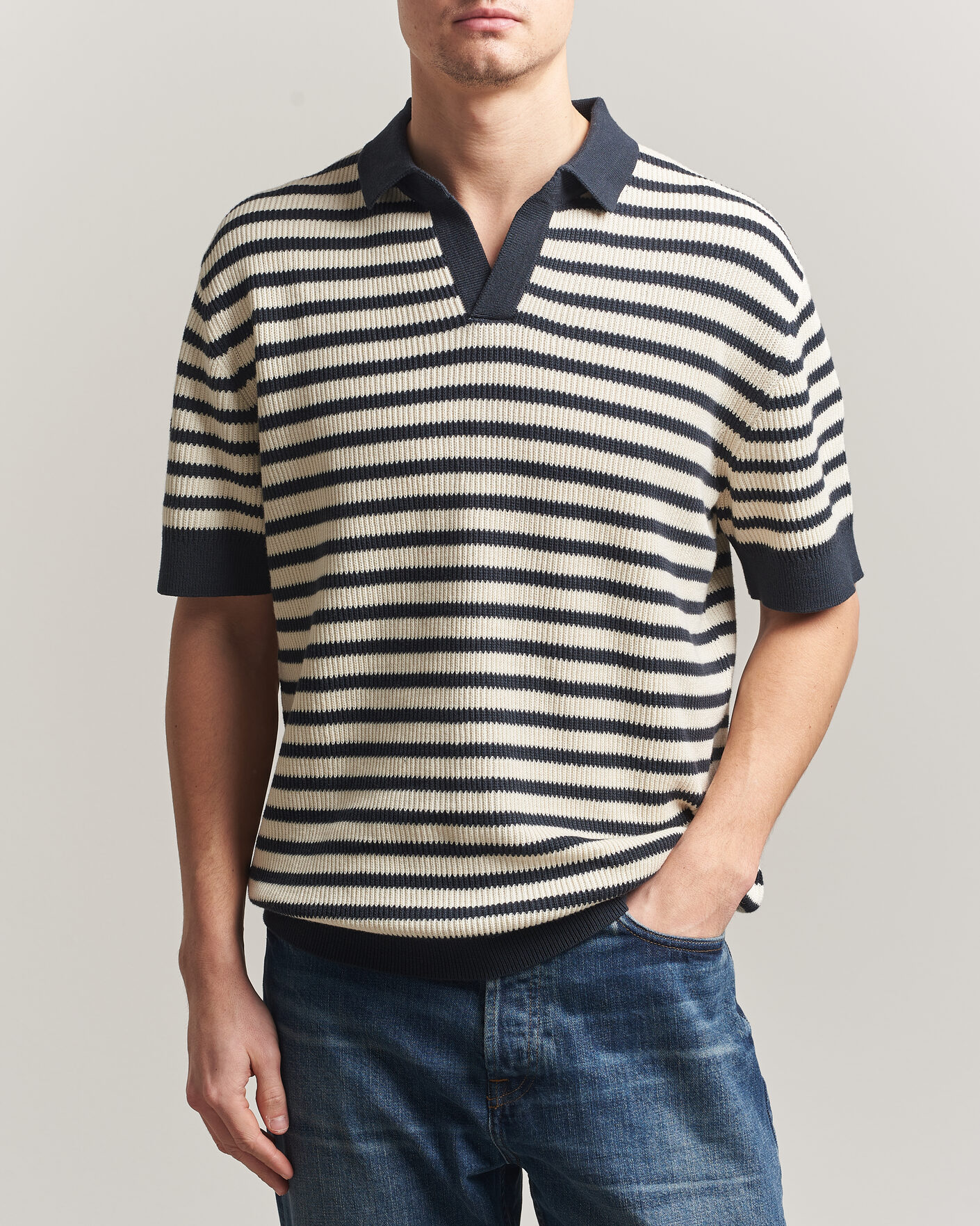 Herre | Pikéer | A Day's March | Jeremy Striped Knitted Polo Off White/Navy