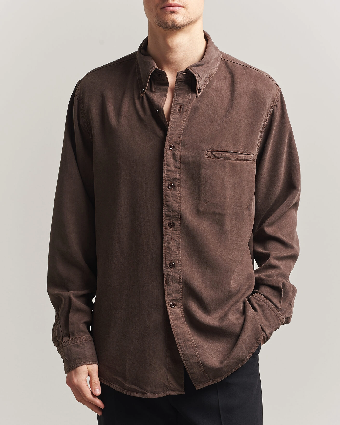 Herre | Skjorter | Filippa K | Zack Lyocell Shirt Dark Chocolate