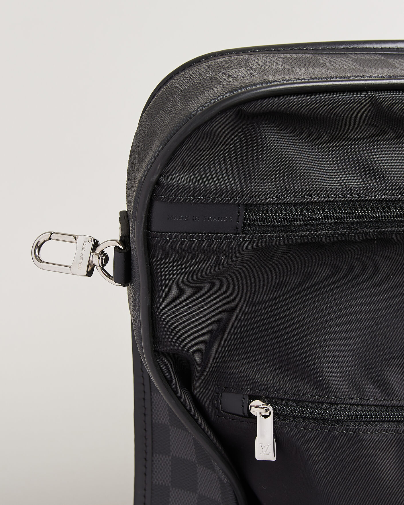 Herre | Pre-Owned & Vintage Bags | Louis Vuitton Pre-Owned | Garment Case Damier Graphite