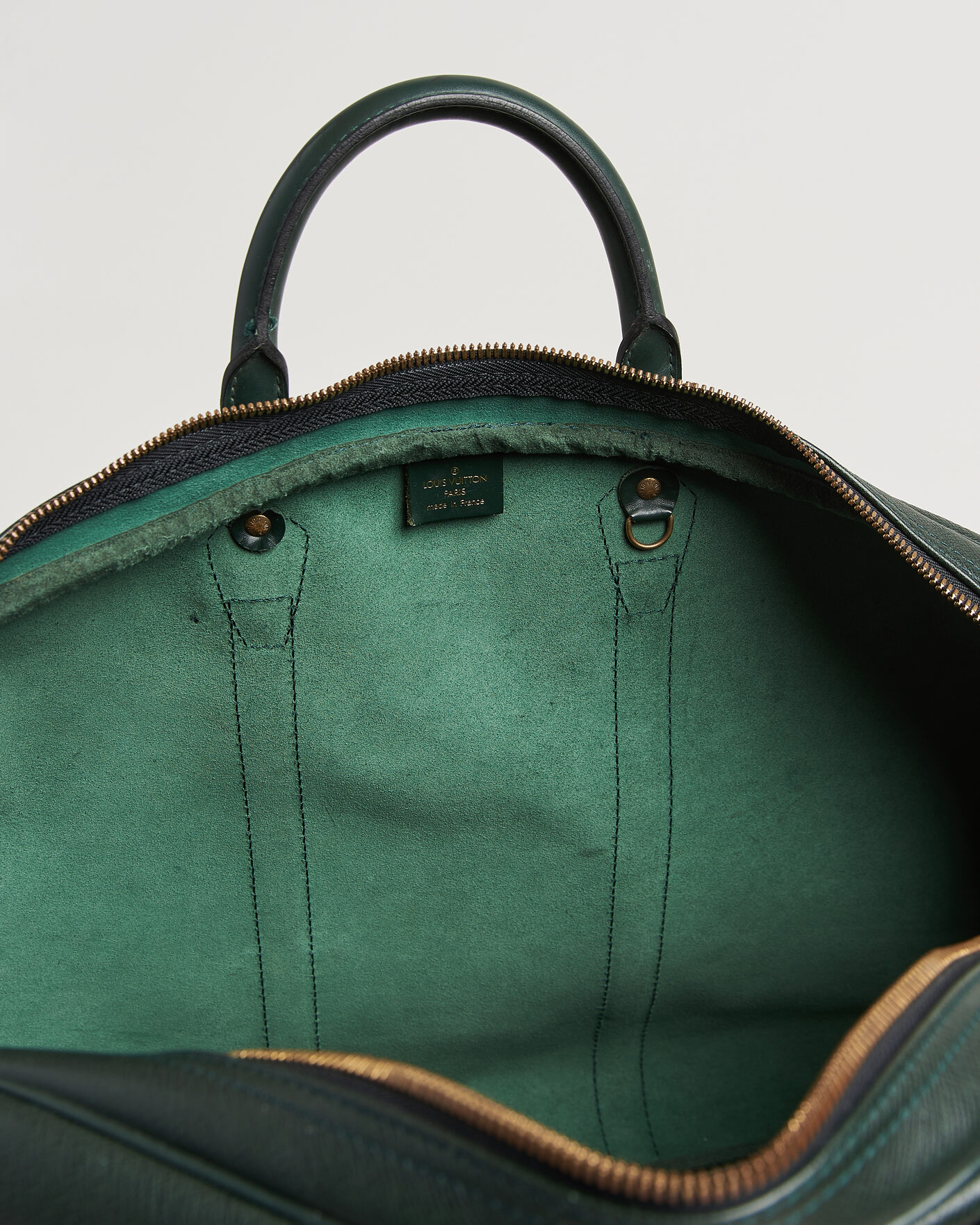 Herre | Pre-Owned & Vintage Bags | Louis Vuitton Pre-Owned | Taiga Kendall Weekend Bag GM Green