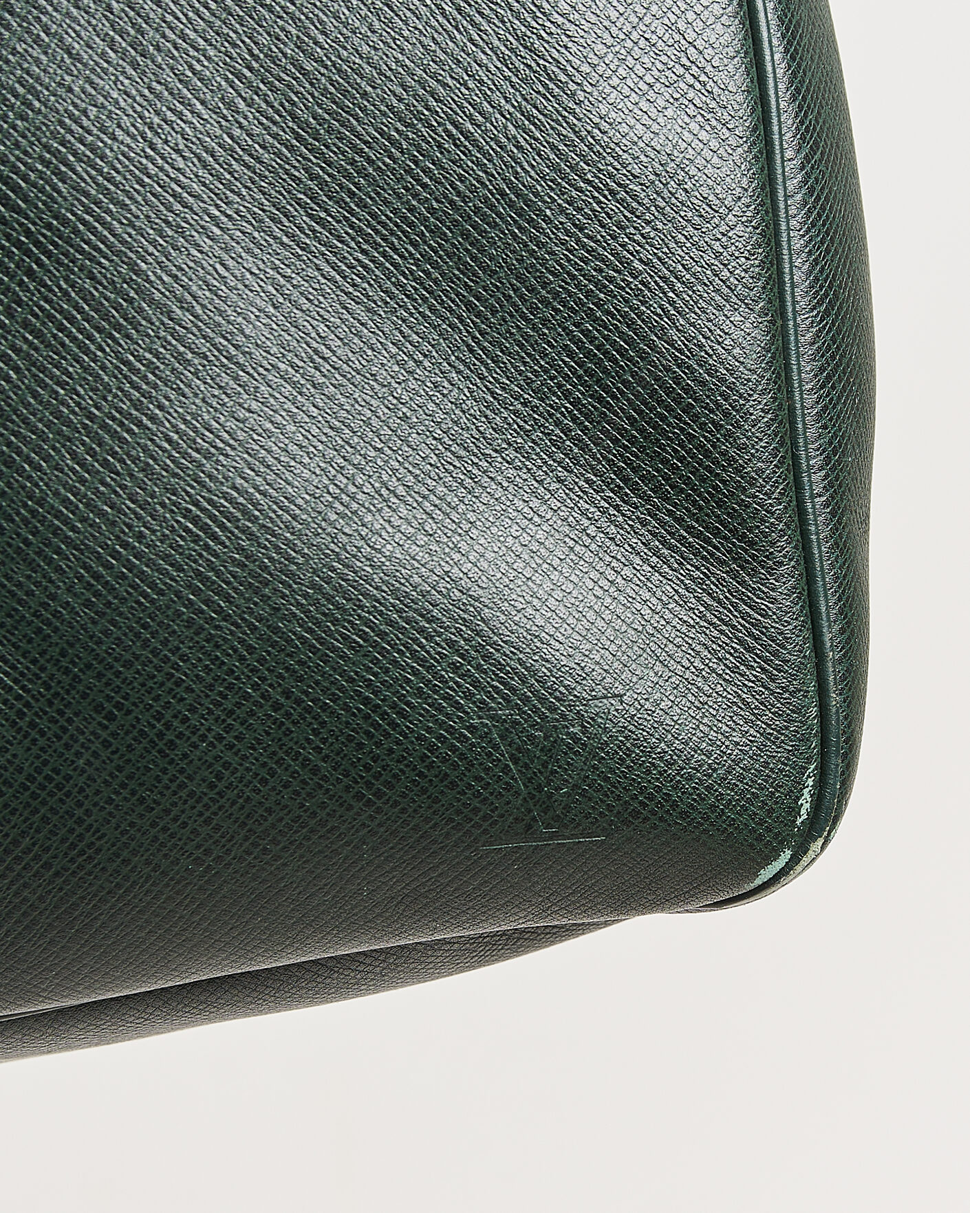 Herre | Pre-Owned & Vintage Bags | Louis Vuitton Pre-Owned | Taiga Kendall Weekend Bag GM Green