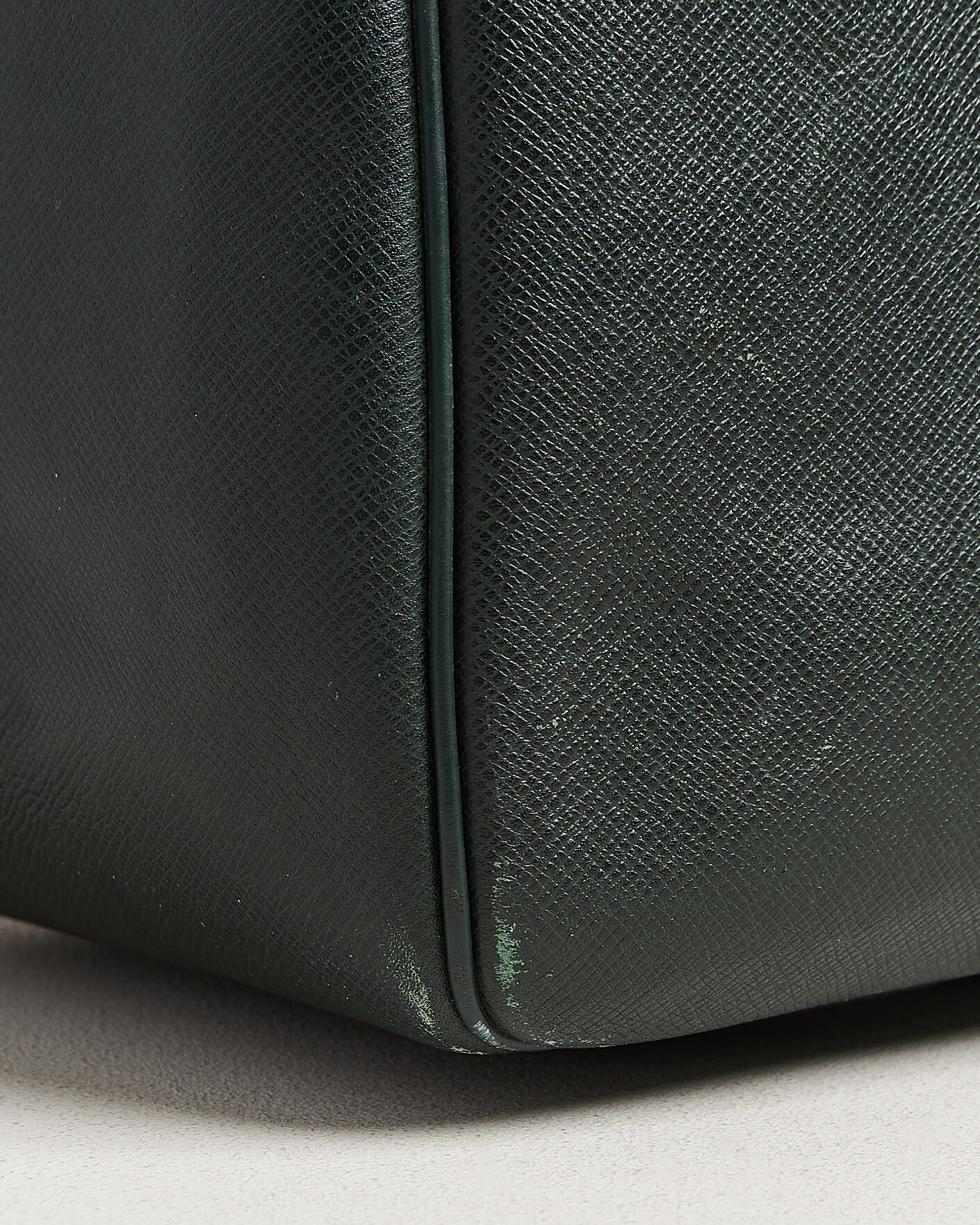 Herre | Pre-Owned & Vintage Bags | Louis Vuitton Pre-Owned | Taiga Kendall Weekend Bag GM Green