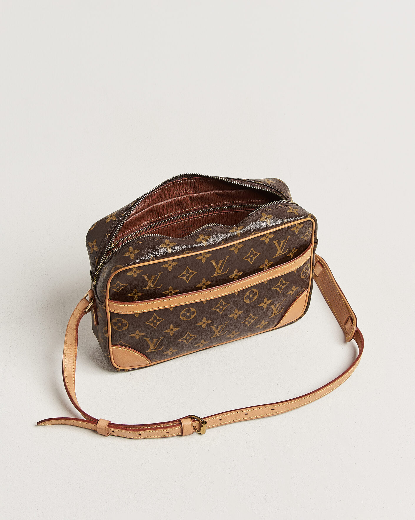 Herre | Pre-Owned & Vintage Bags | Louis Vuitton Pre-Owned | Trocadero 27 Bag Monogram