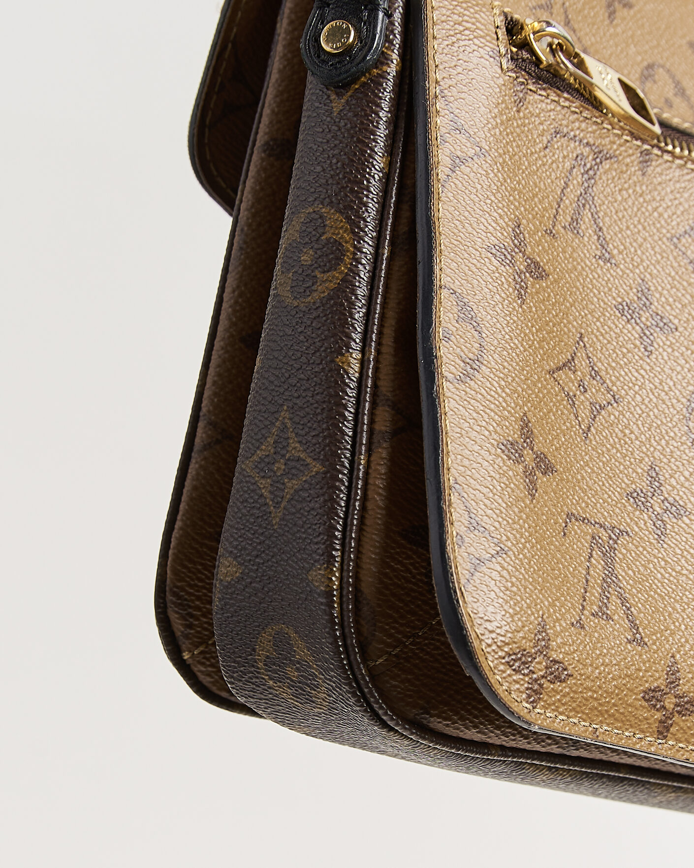 Herre | Pre-Owned & Vintage Bags | Louis Vuitton Pre-Owned | Pochette Métis Reverse Monogram
