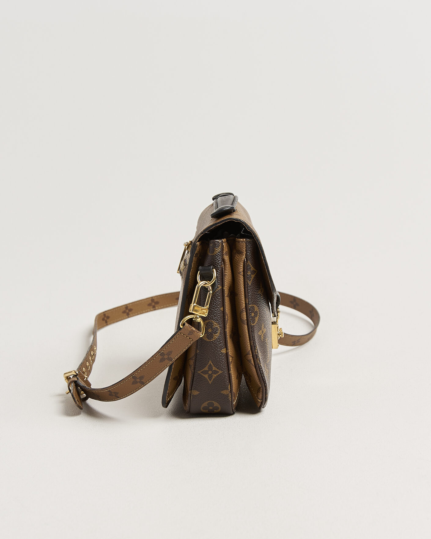 Herre | Pre-Owned & Vintage Bags | Louis Vuitton Pre-Owned | Pochette Métis Reverse Monogram