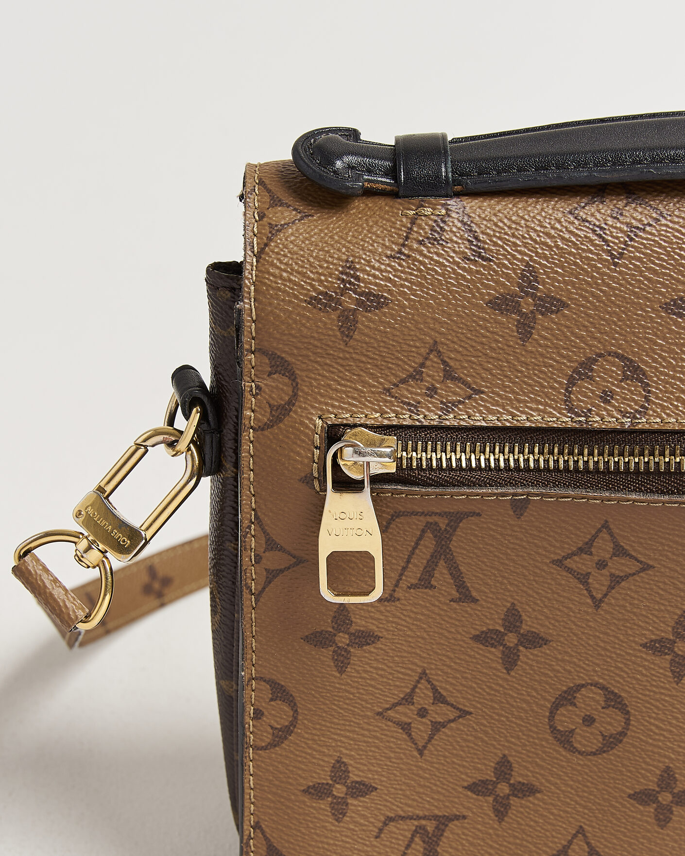 Herre | Pre-Owned & Vintage Bags | Louis Vuitton Pre-Owned | Pochette Métis Reverse Monogram