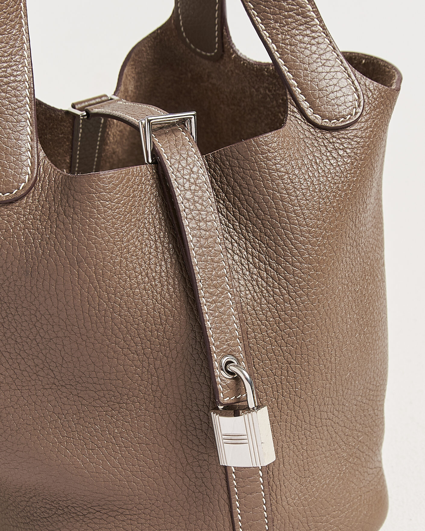 Herre | Pre-Owned & Vintage Bags | Hermès Pre-Owned | Picotin Lock 18 Etoupe