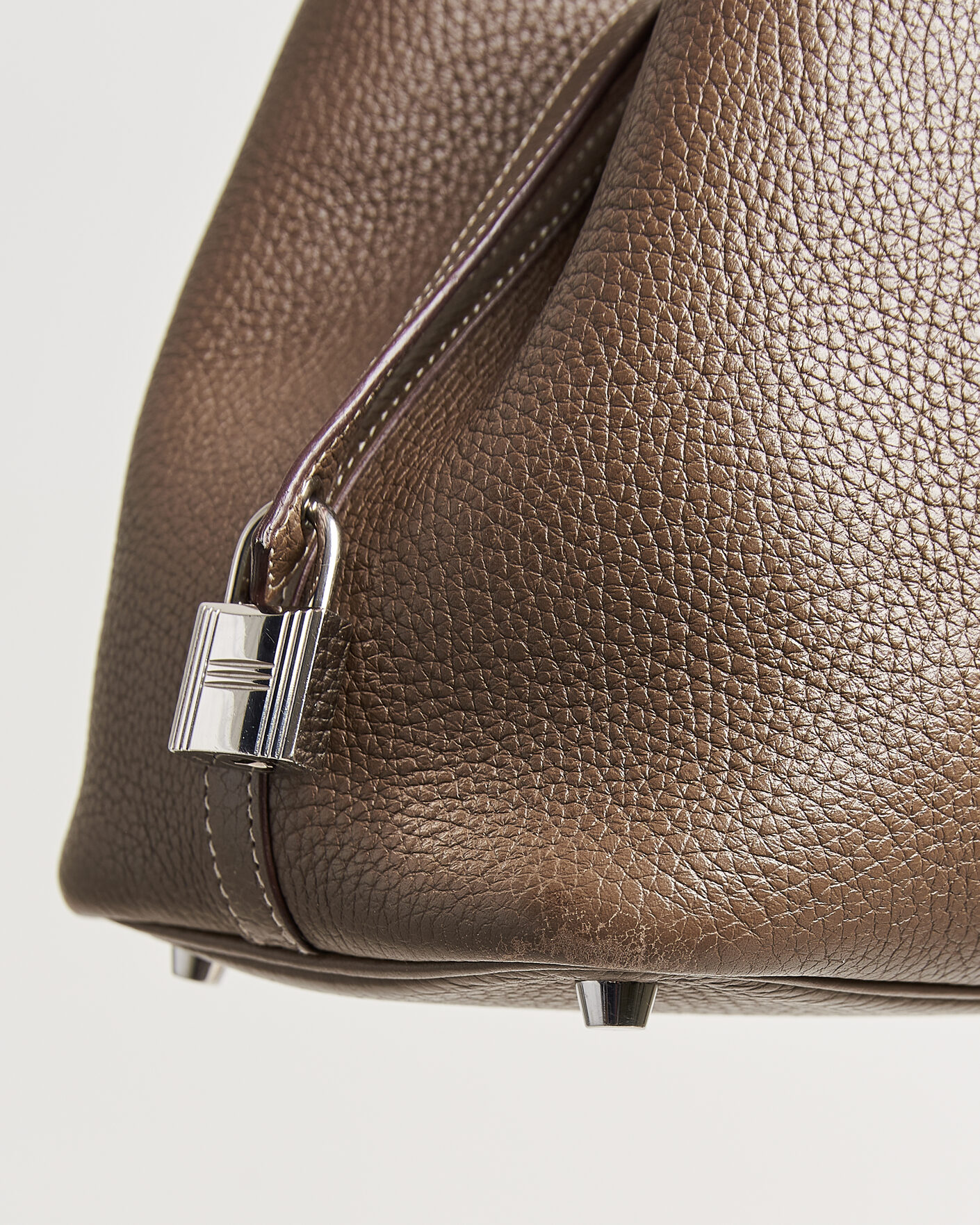 Herre | Pre-Owned & Vintage Bags | Hermès Pre-Owned | Picotin Lock 18 Etoupe