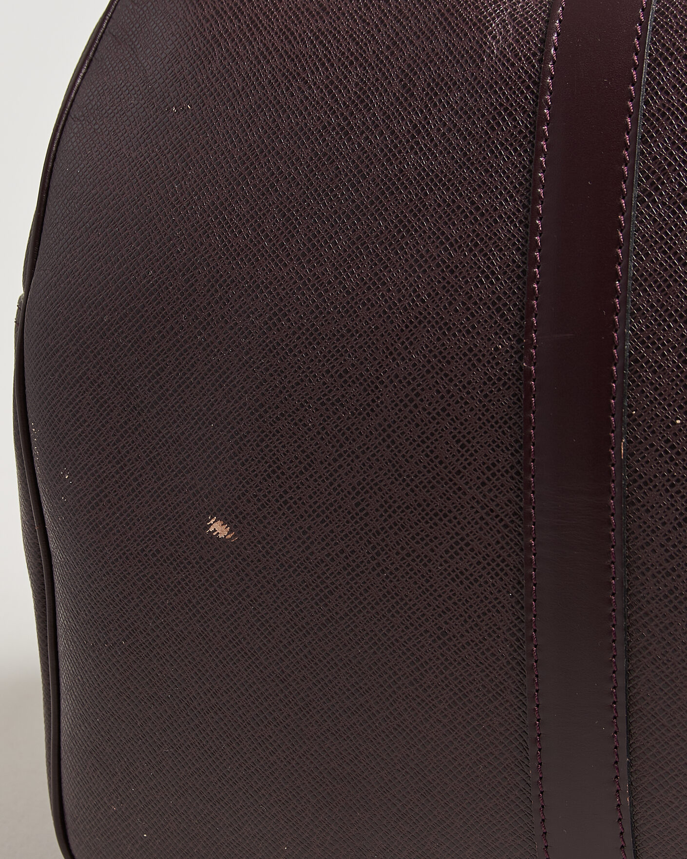 Herre | Pre-Owned & Vintage Bags | Louis Vuitton Pre-Owned | Taiga Kendall Weekend Bag PM Burgundy