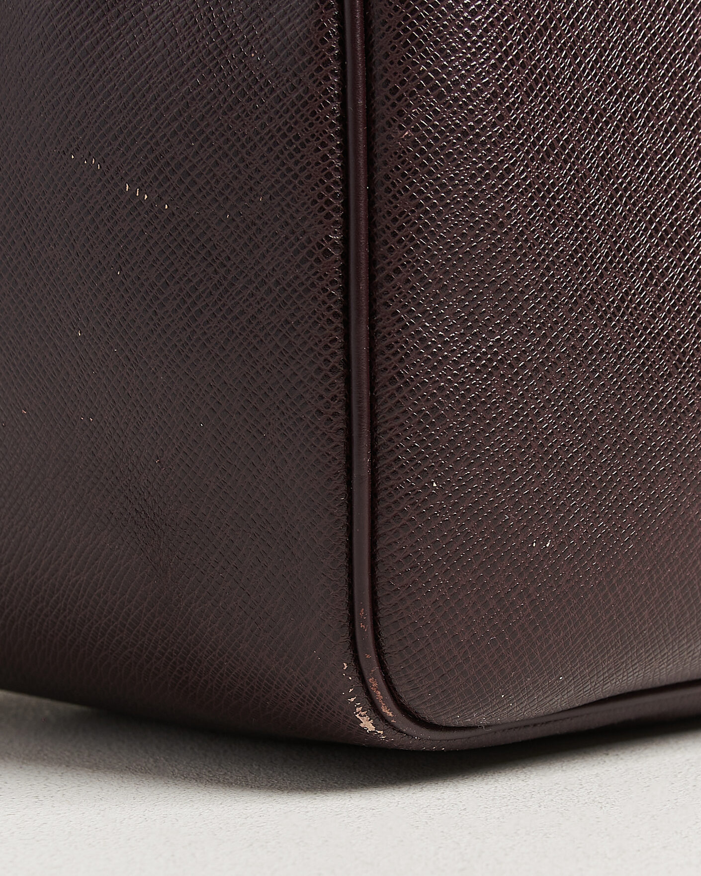 Herre | Pre-Owned & Vintage Bags | Louis Vuitton Pre-Owned | Taiga Kendall Weekend Bag PM Burgundy